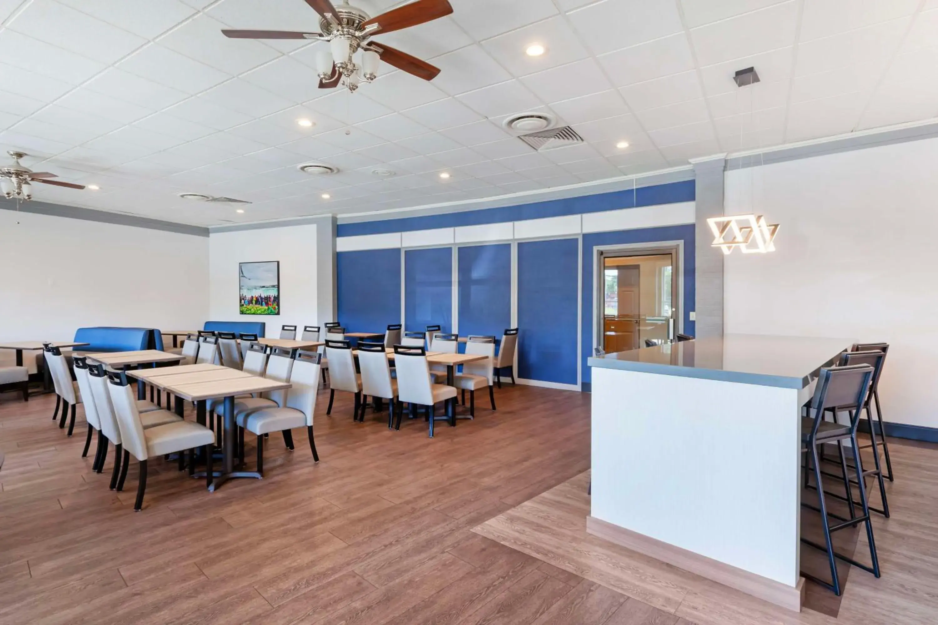 Breakfast in Best Western Summit Inn Breakfast in Best Western Summit Inn