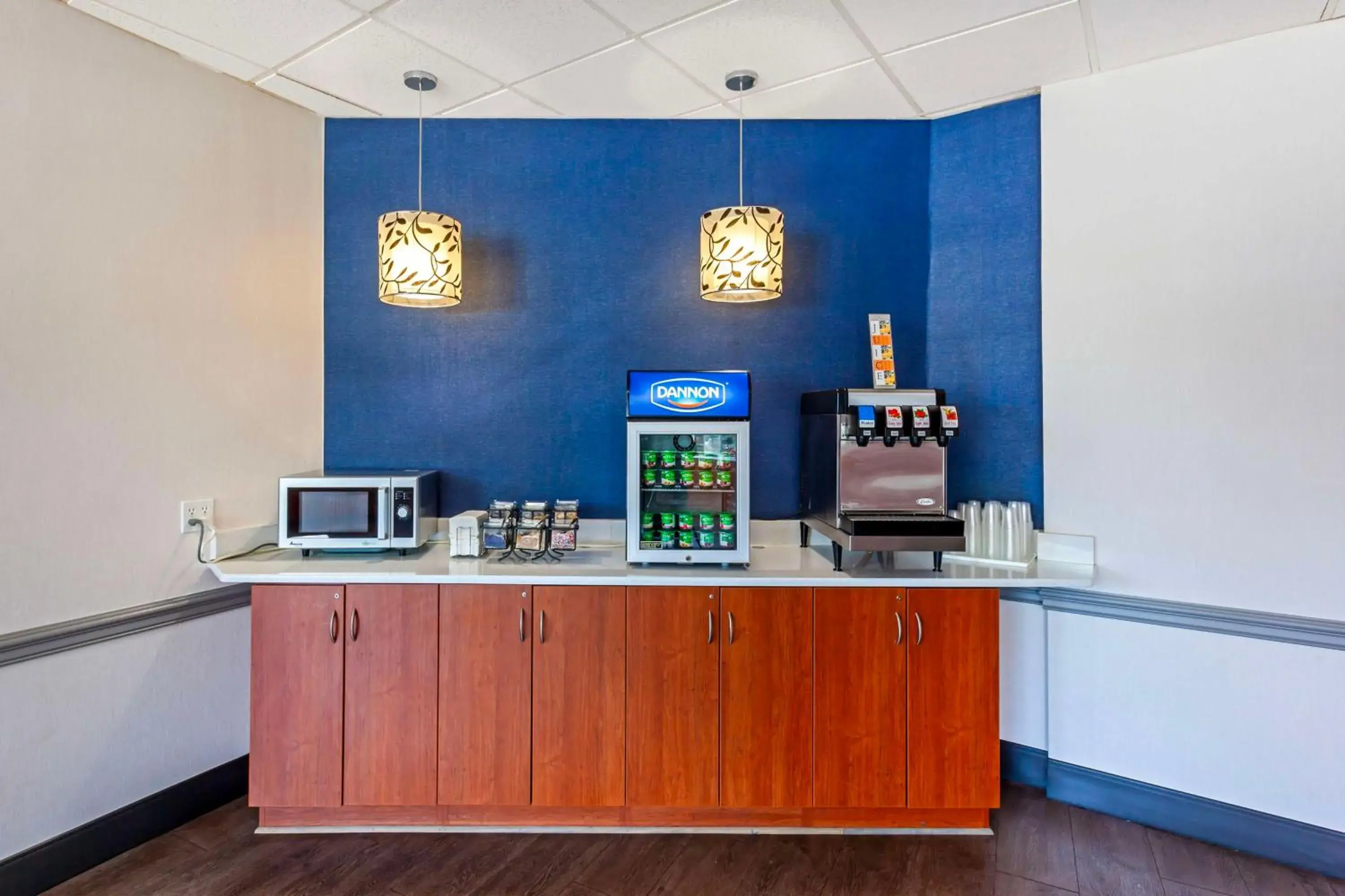 Breakfast in Best Western Summit Inn Breakfast in Best Western Summit Inn