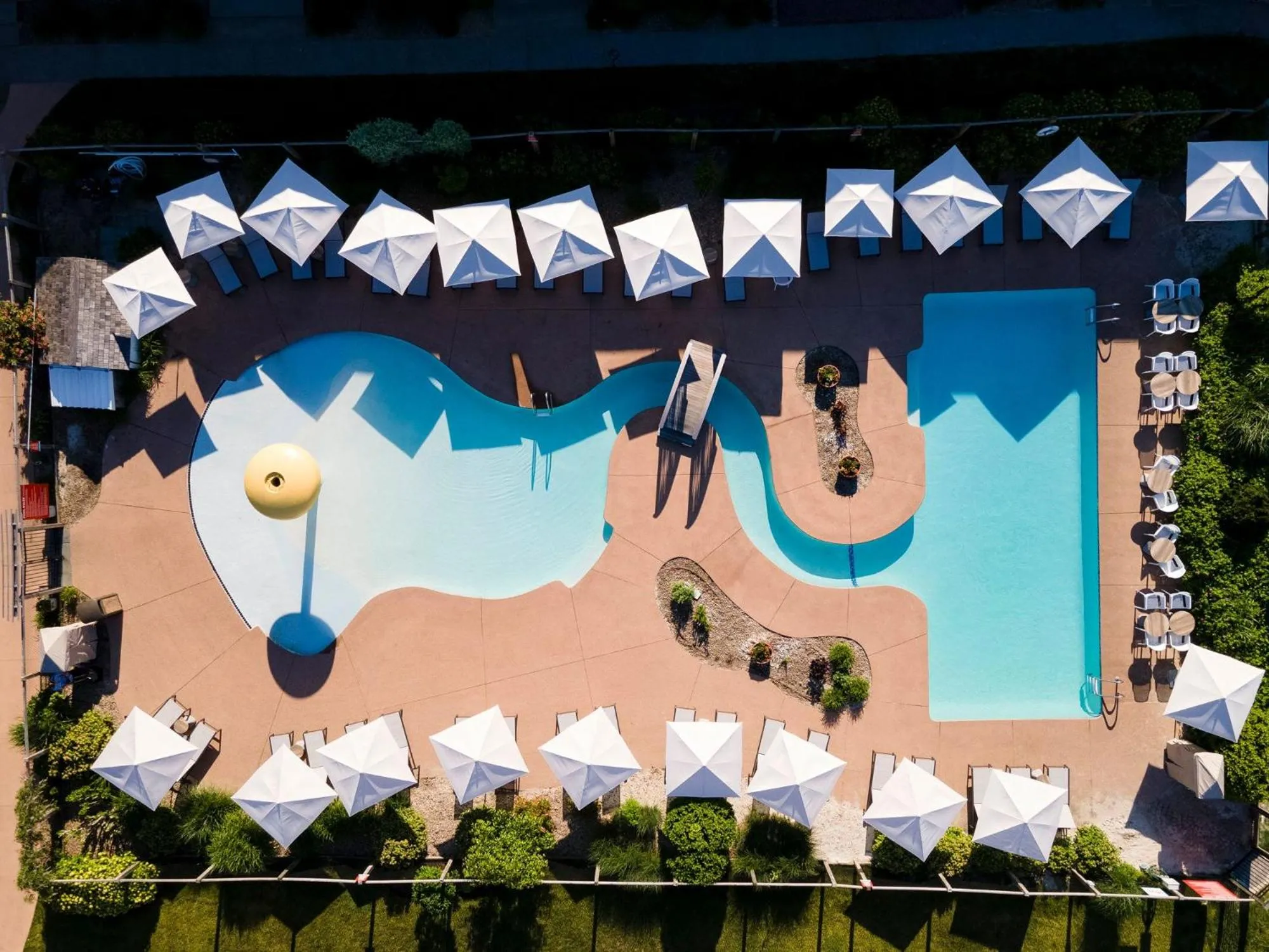 Swimming pool in Riviera Beach Resort