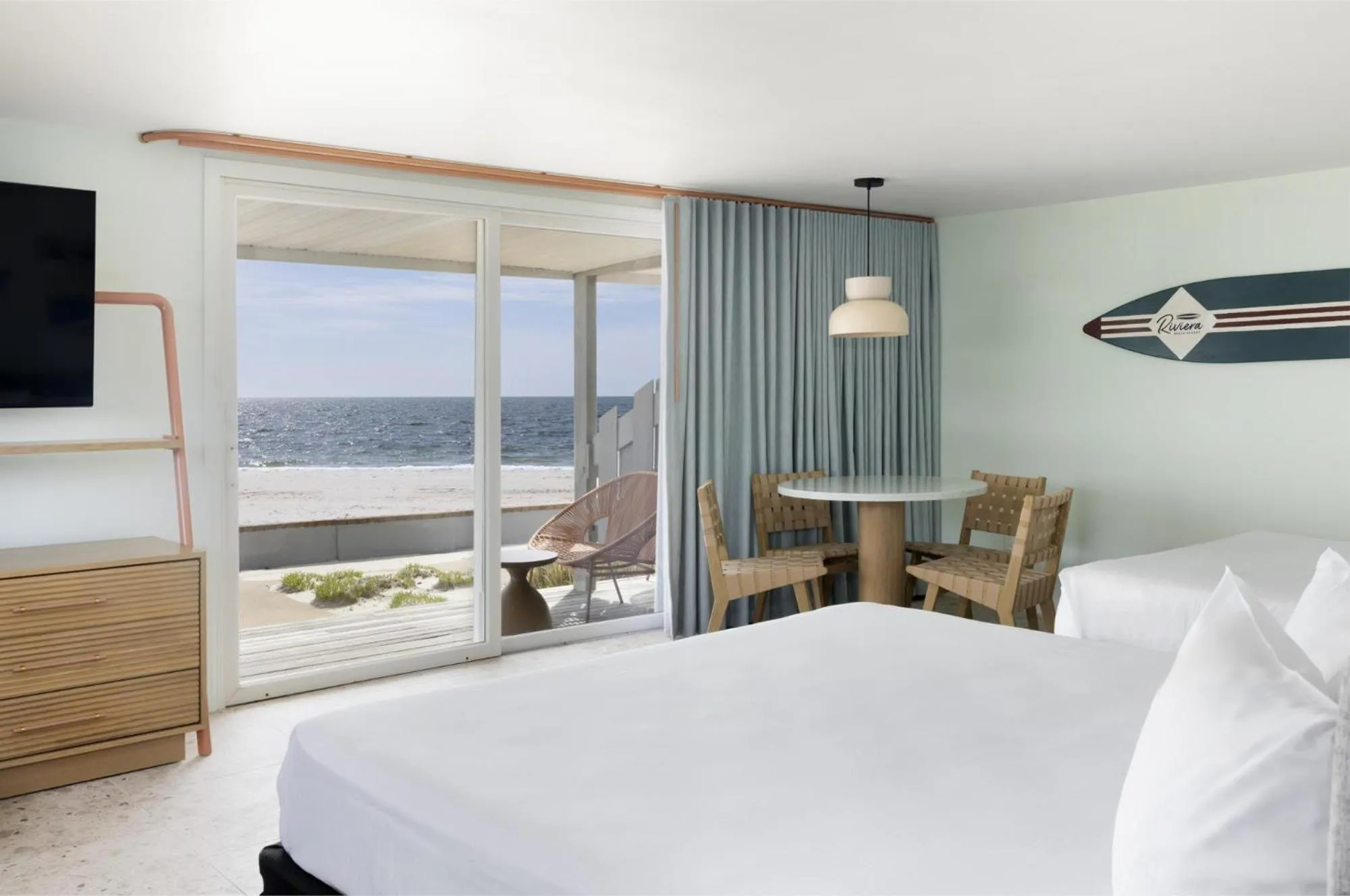 Bedroom, Bed in Riviera Beach Resort