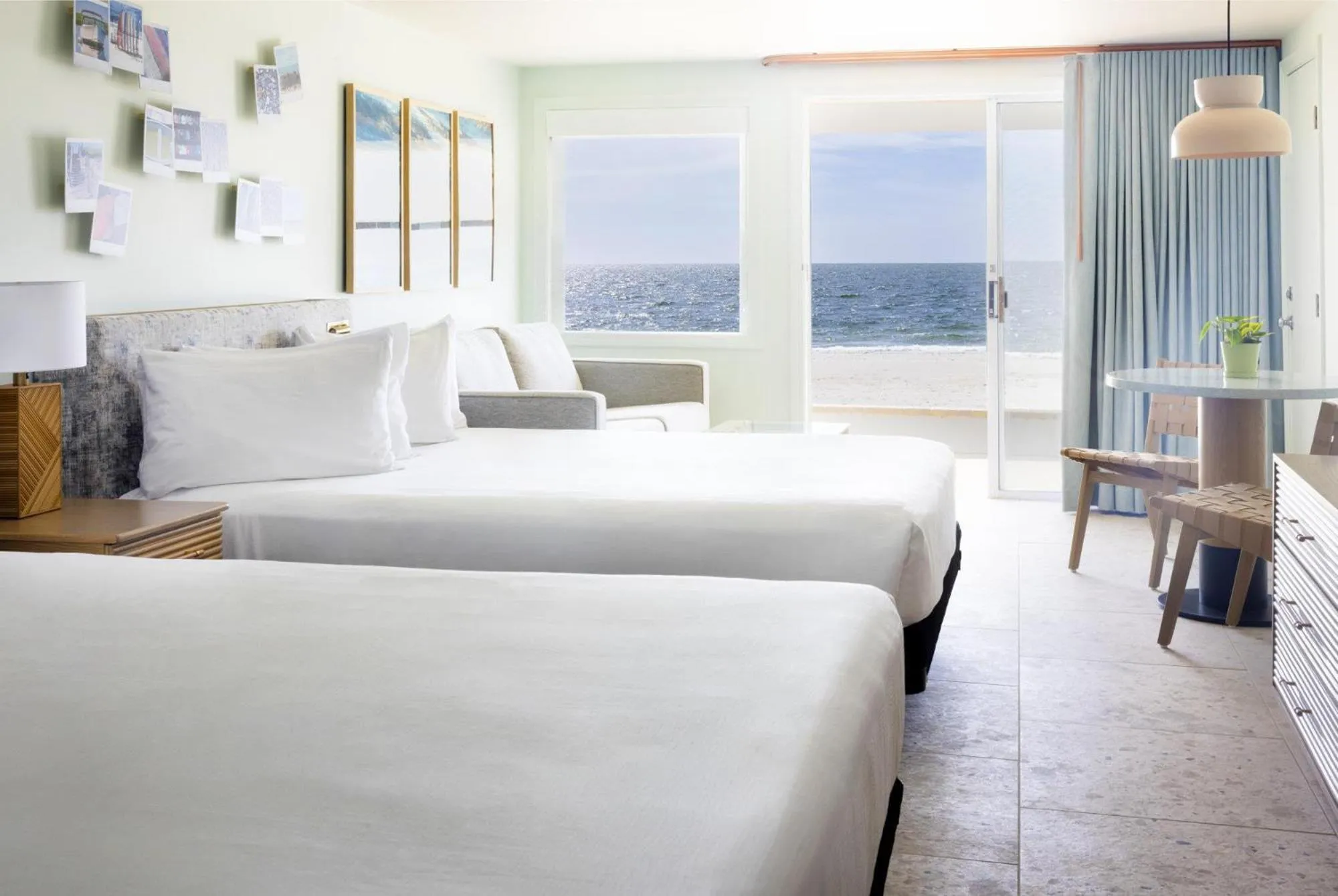Bedroom, Bed in Riviera Beach Resort