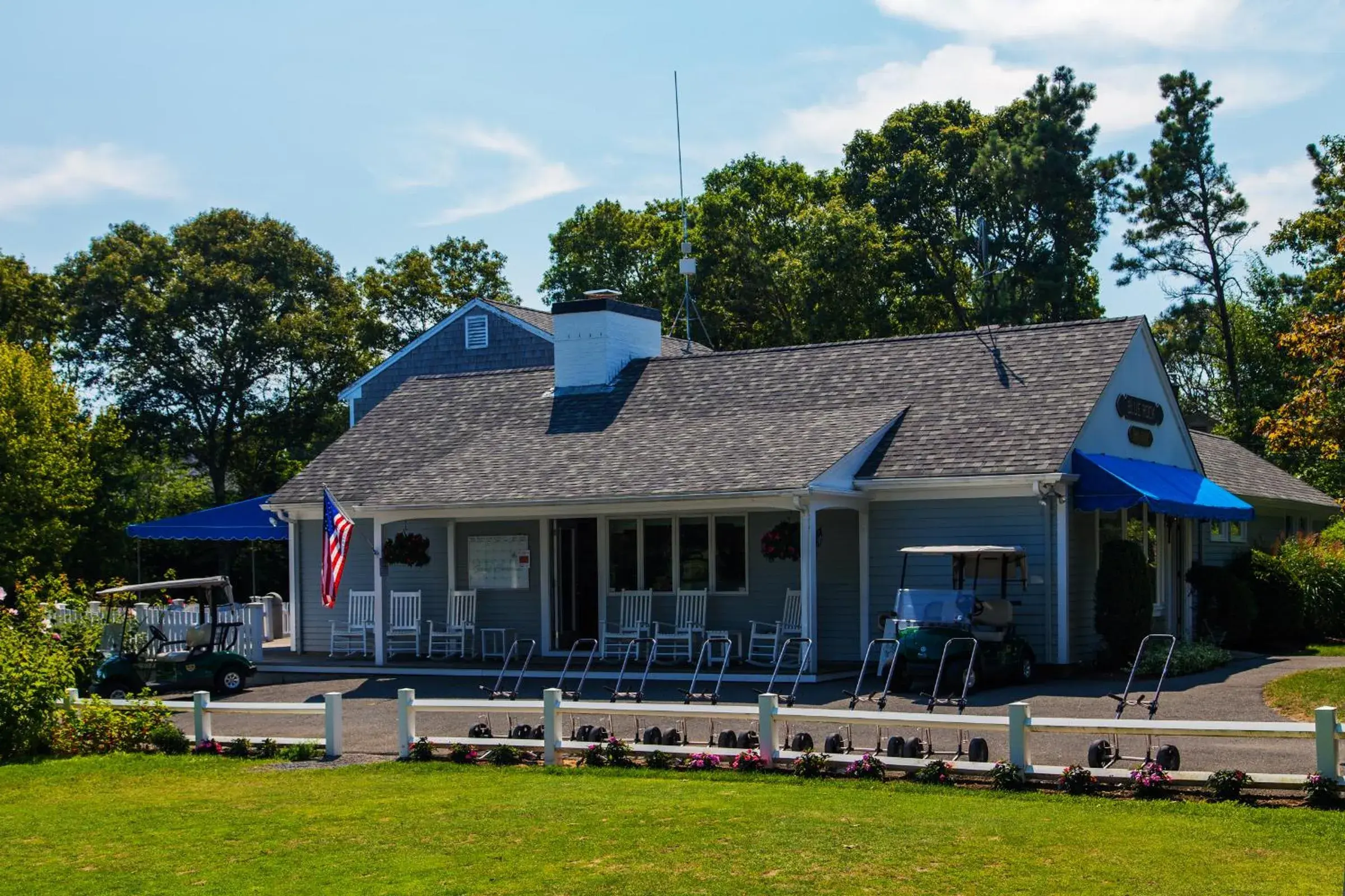 Facade/entrance in Blue Rock Resort Facade/entrance in Blue Rock Resort