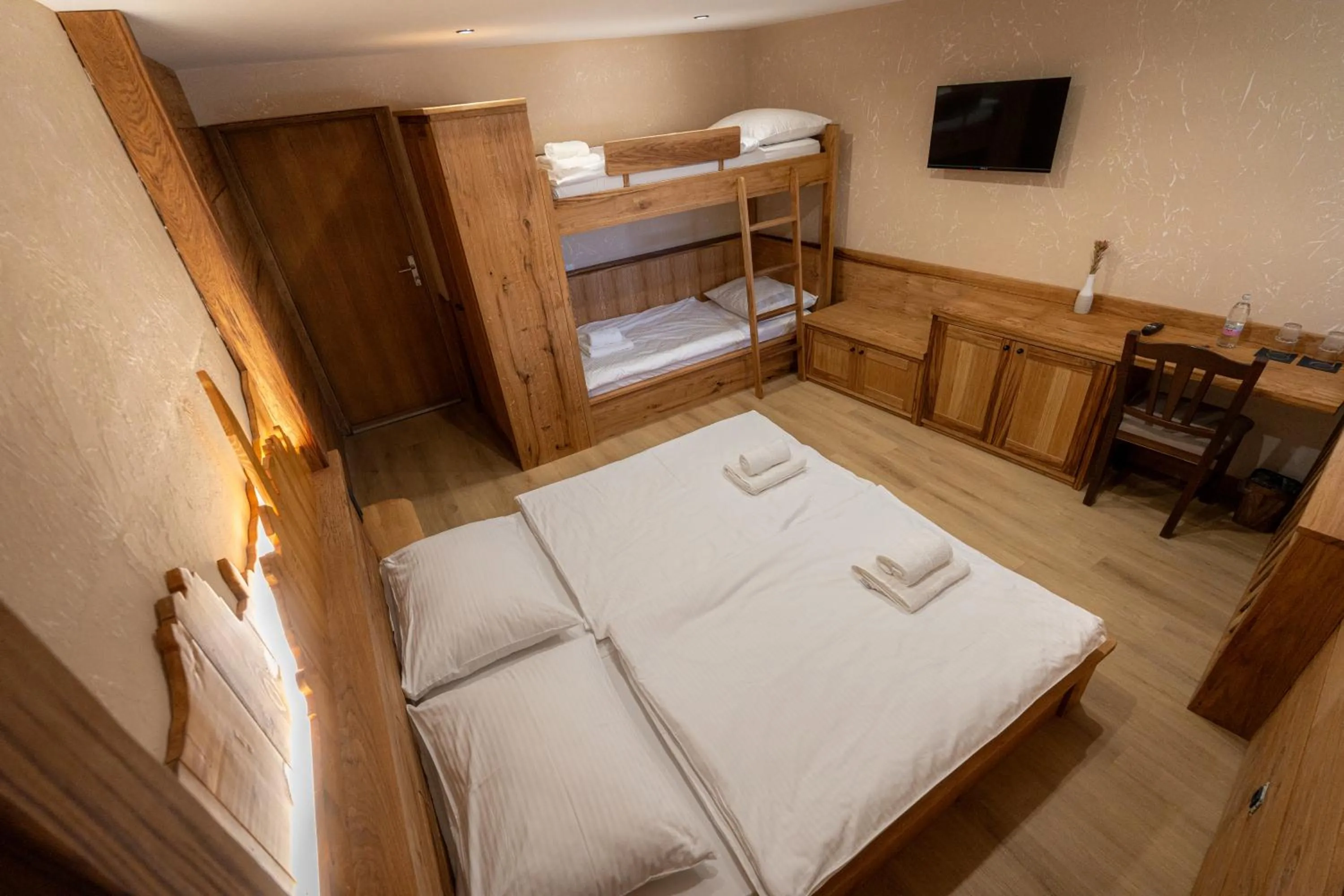 Quadruple Room with Shared Bathroom in Bed & Breakfast LakeBled House
