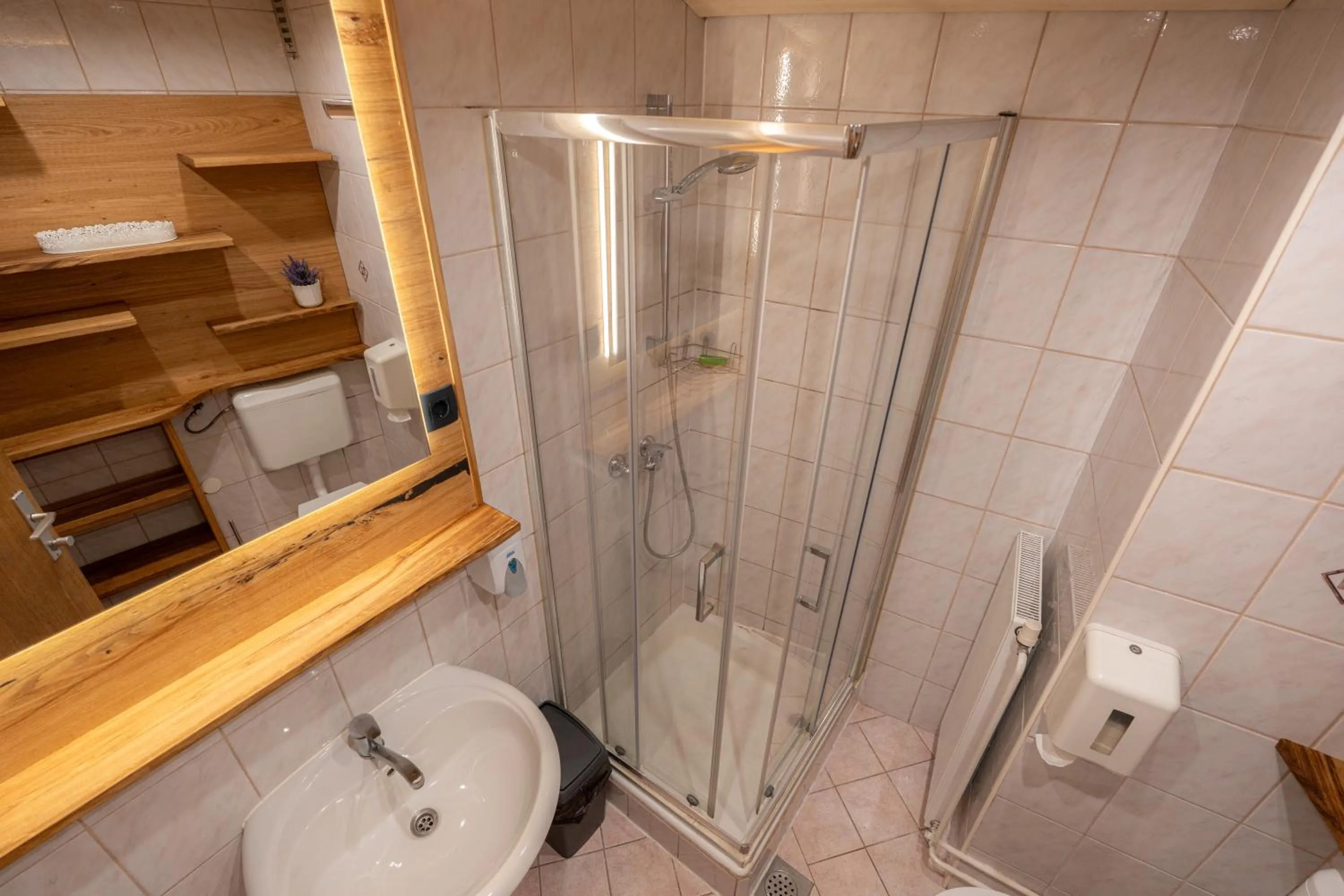 Bed & Breakfast LakeBled House