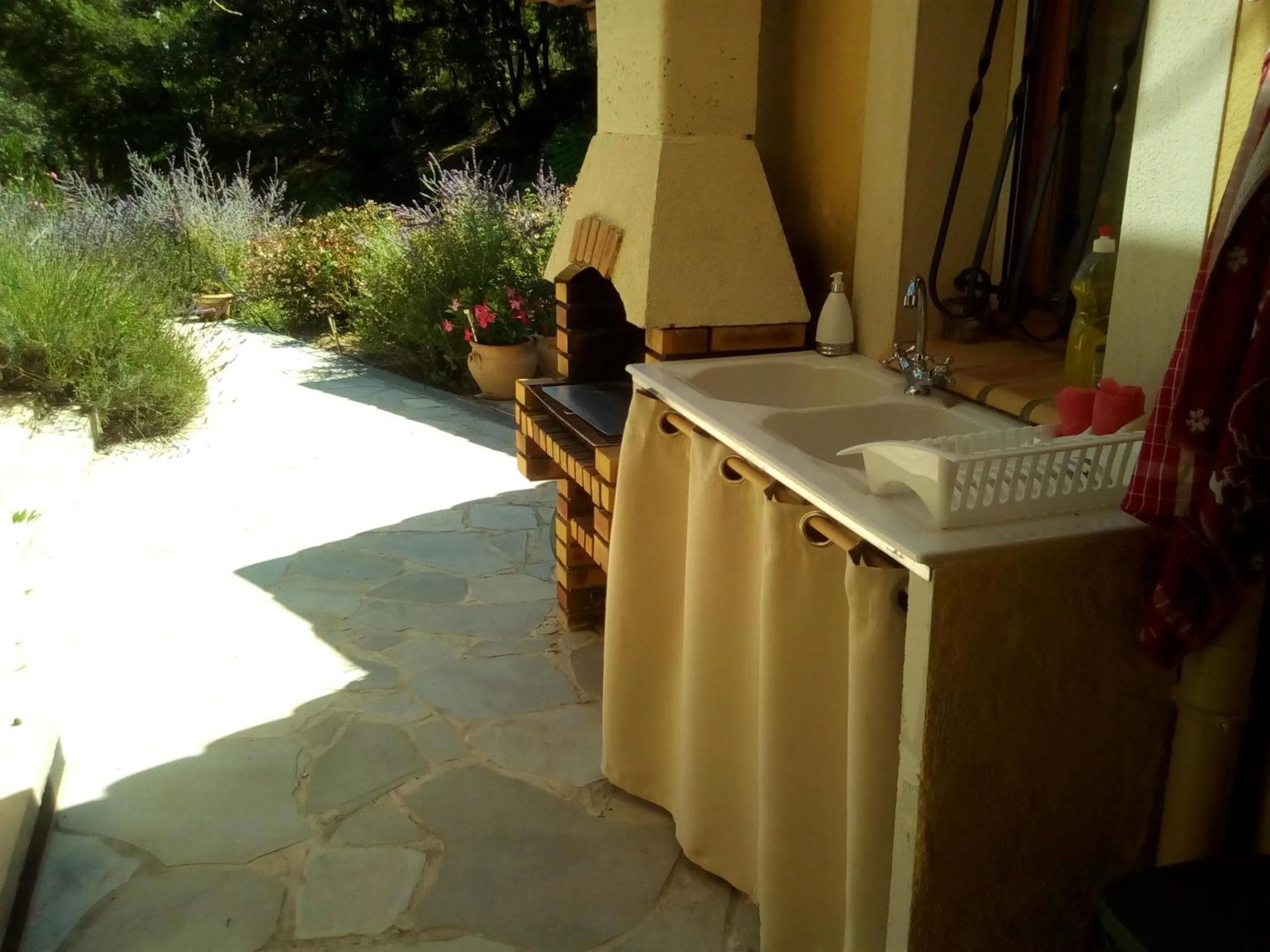 BBQ facilities in Les Cerises