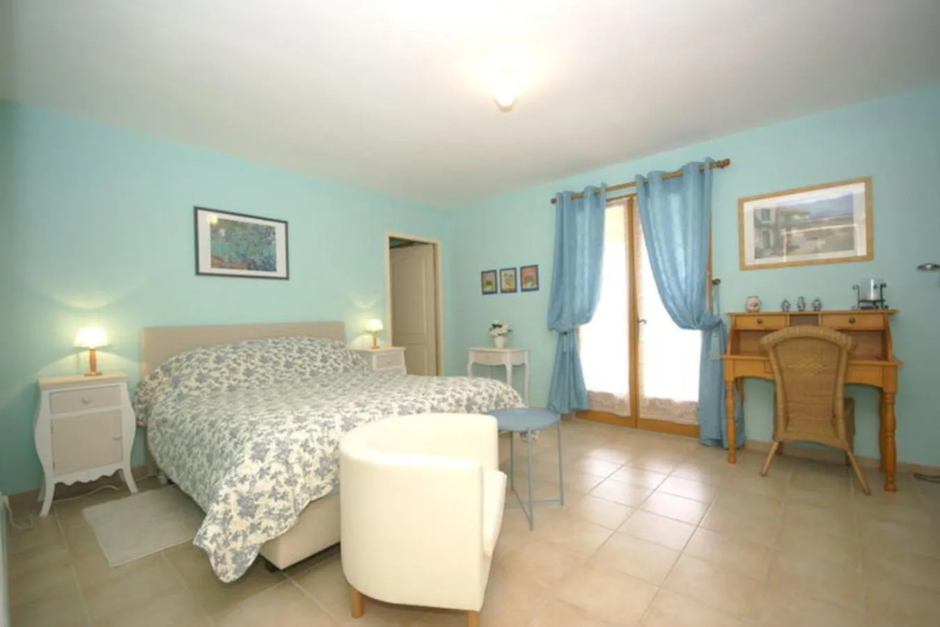 Bedroom, Bed in Les Cerises