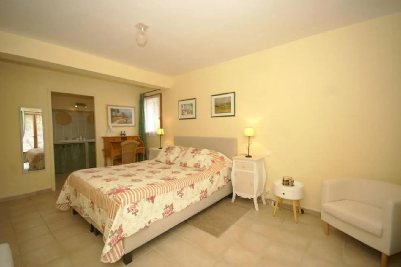 Bedroom, Bed in Les Cerises