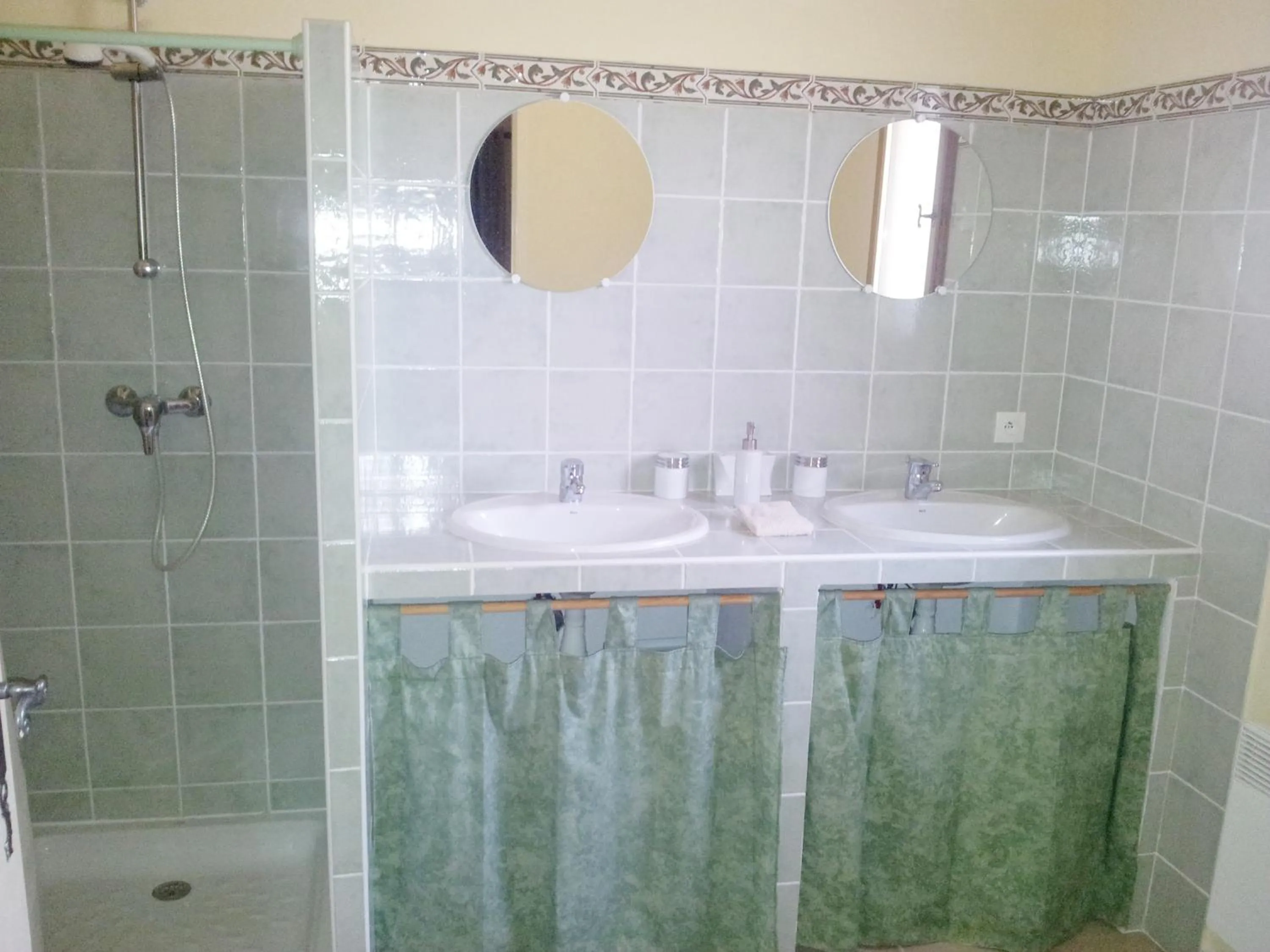 Bathroom in Les Cerises
