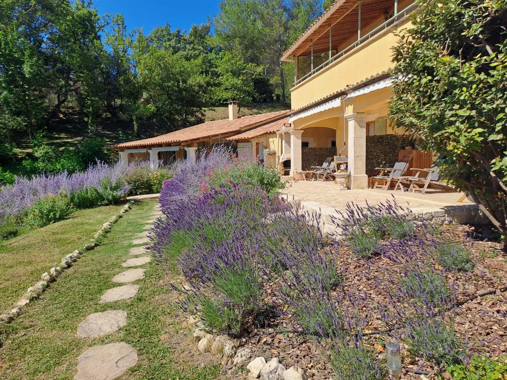 Property building in Les Cerises