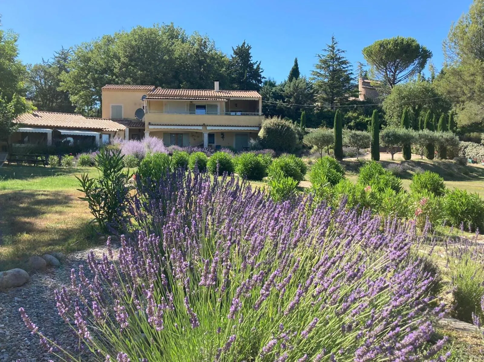 Property building in Les Cerises