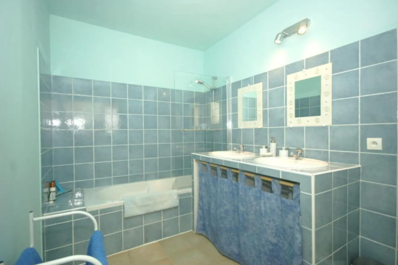 Bathroom in Les Cerises