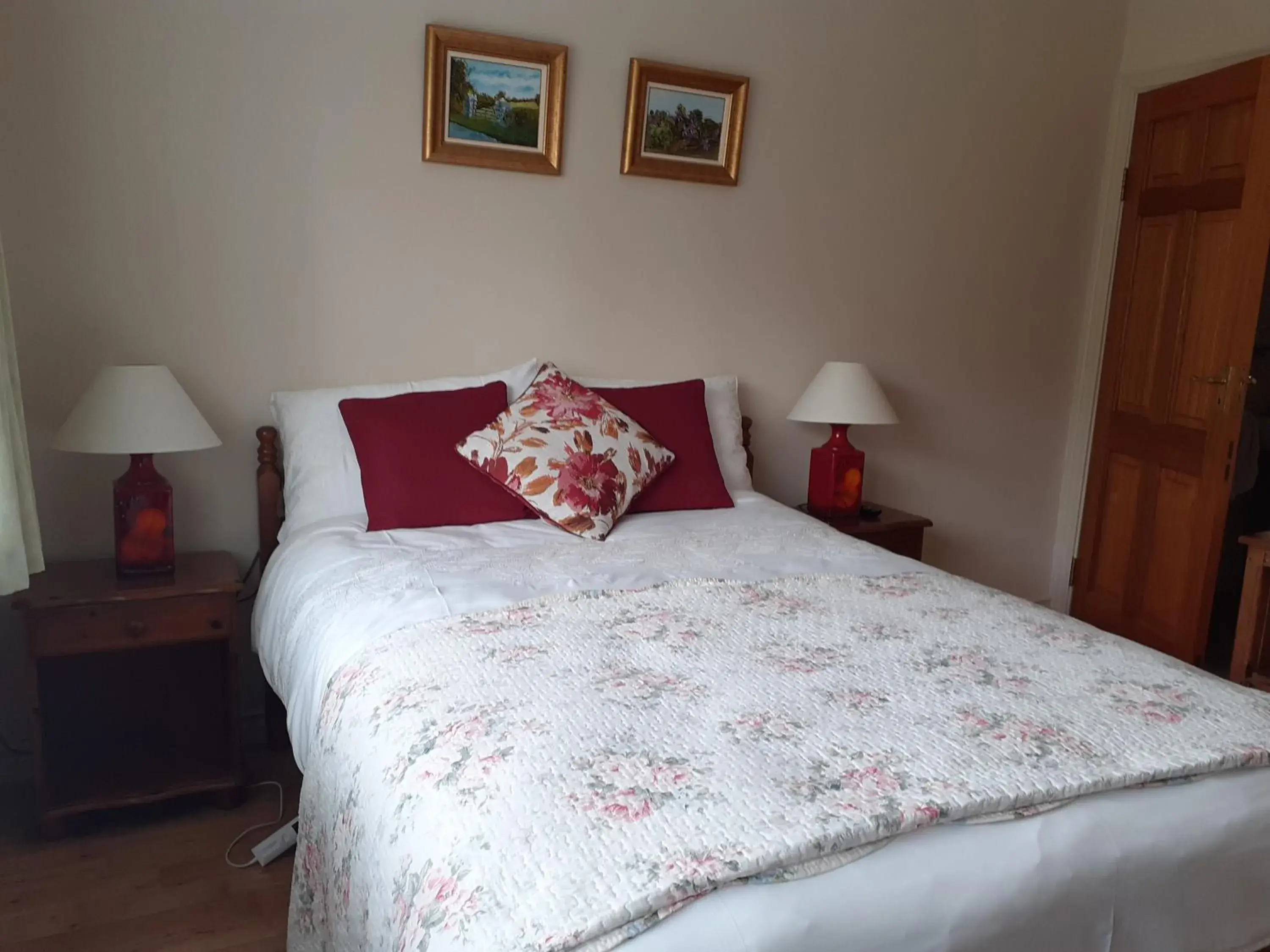 Double Room with Private Bathroom - single occupancy in Conways B&B Double Room with Private Bathroom - single occupancy in Conways B&B