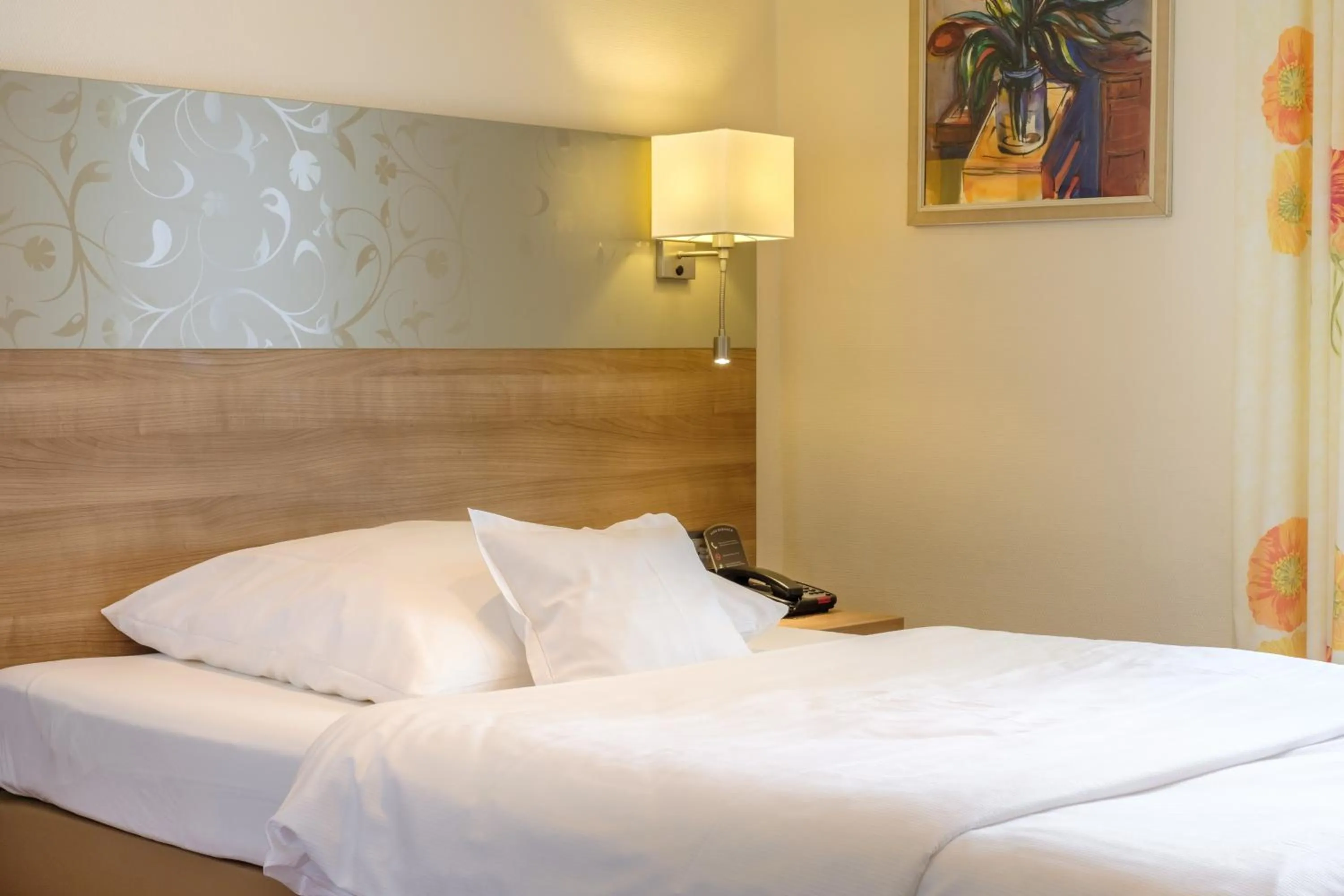 Photo of the whole room, Bed in Hotel Hohenstaufen