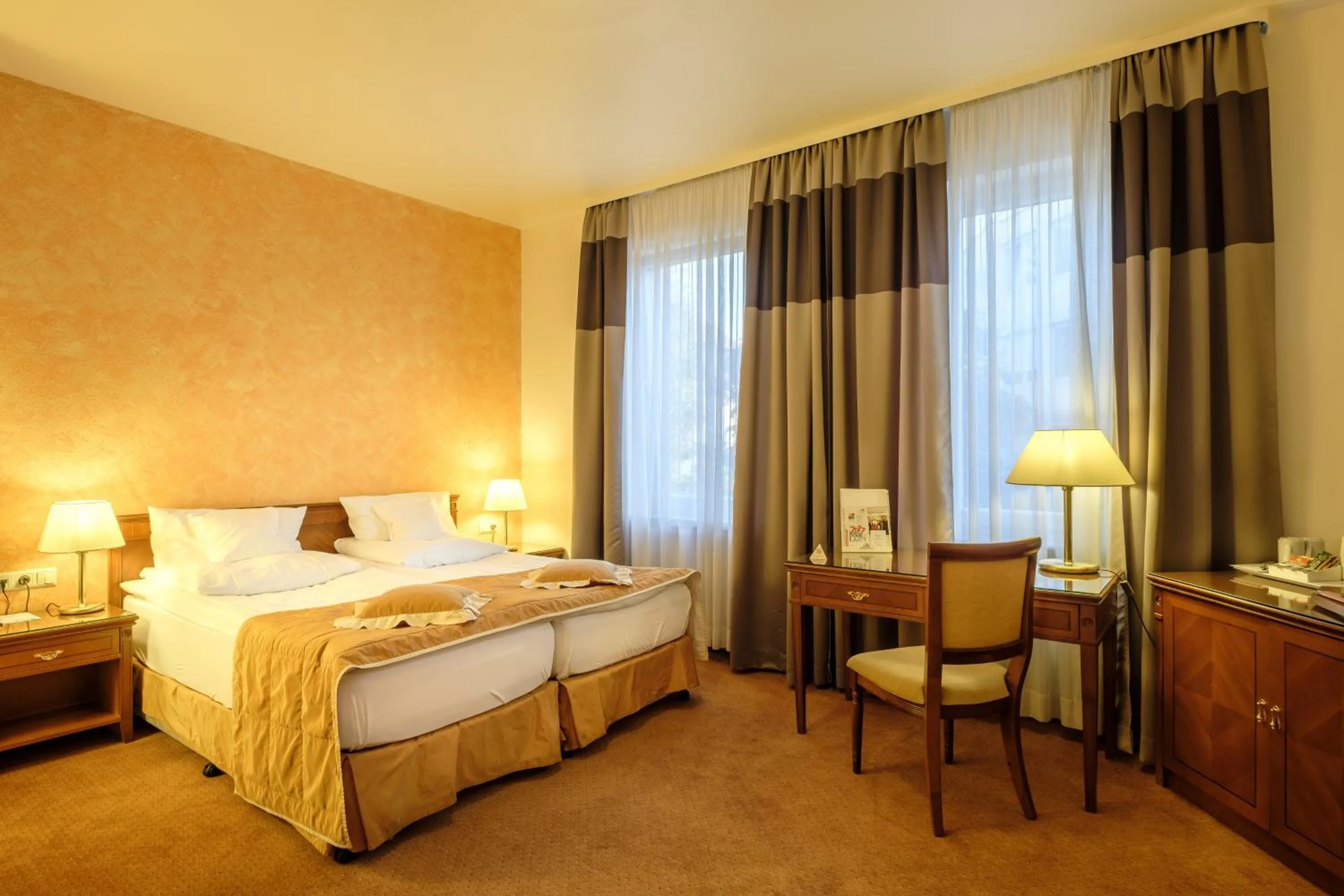 Photo of the whole room, Bed in Hotel Hohenstaufen