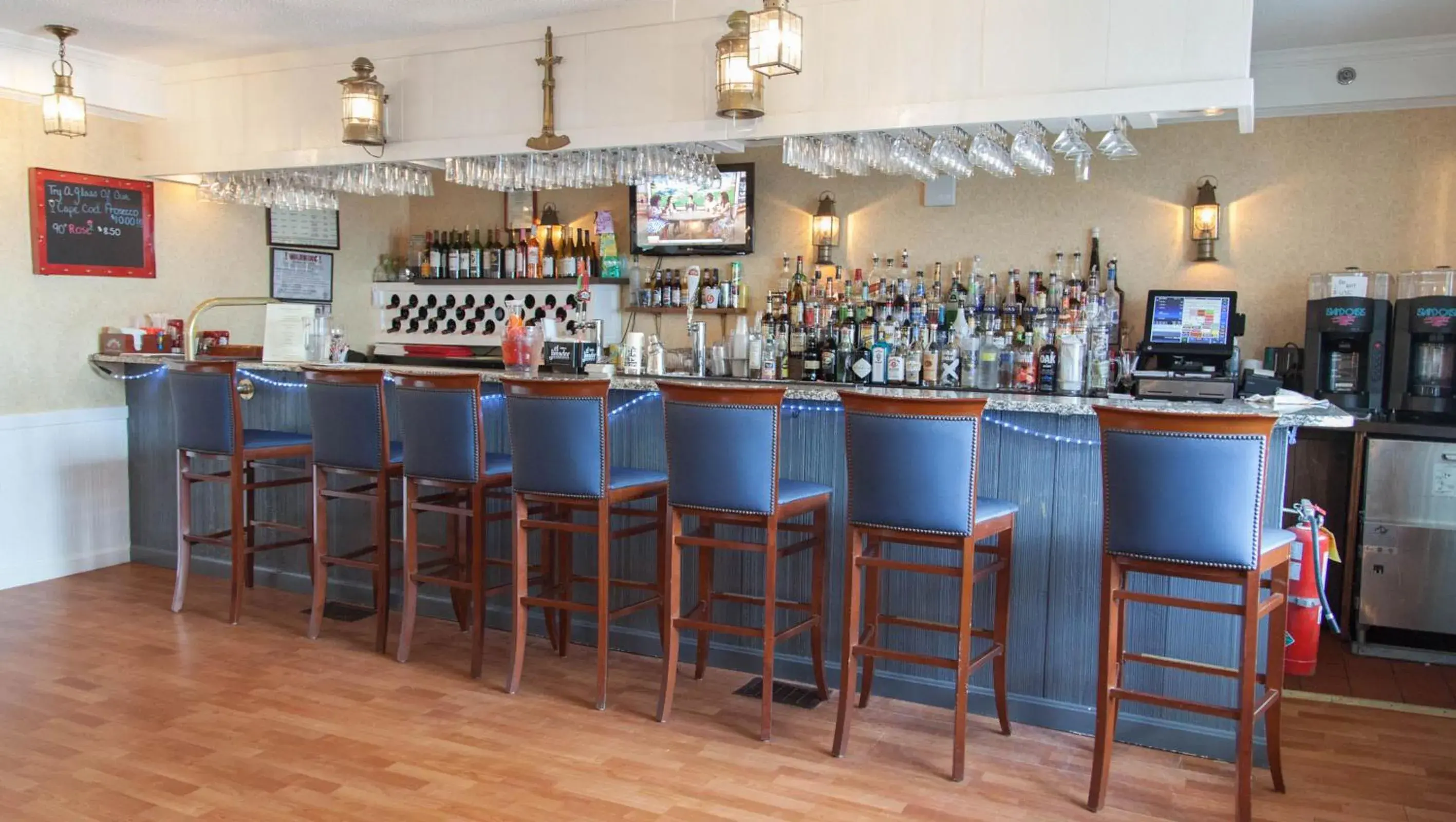 Lounge or bar in Red Jacket Beach Resort Lounge or bar in Red Jacket Beach Resort