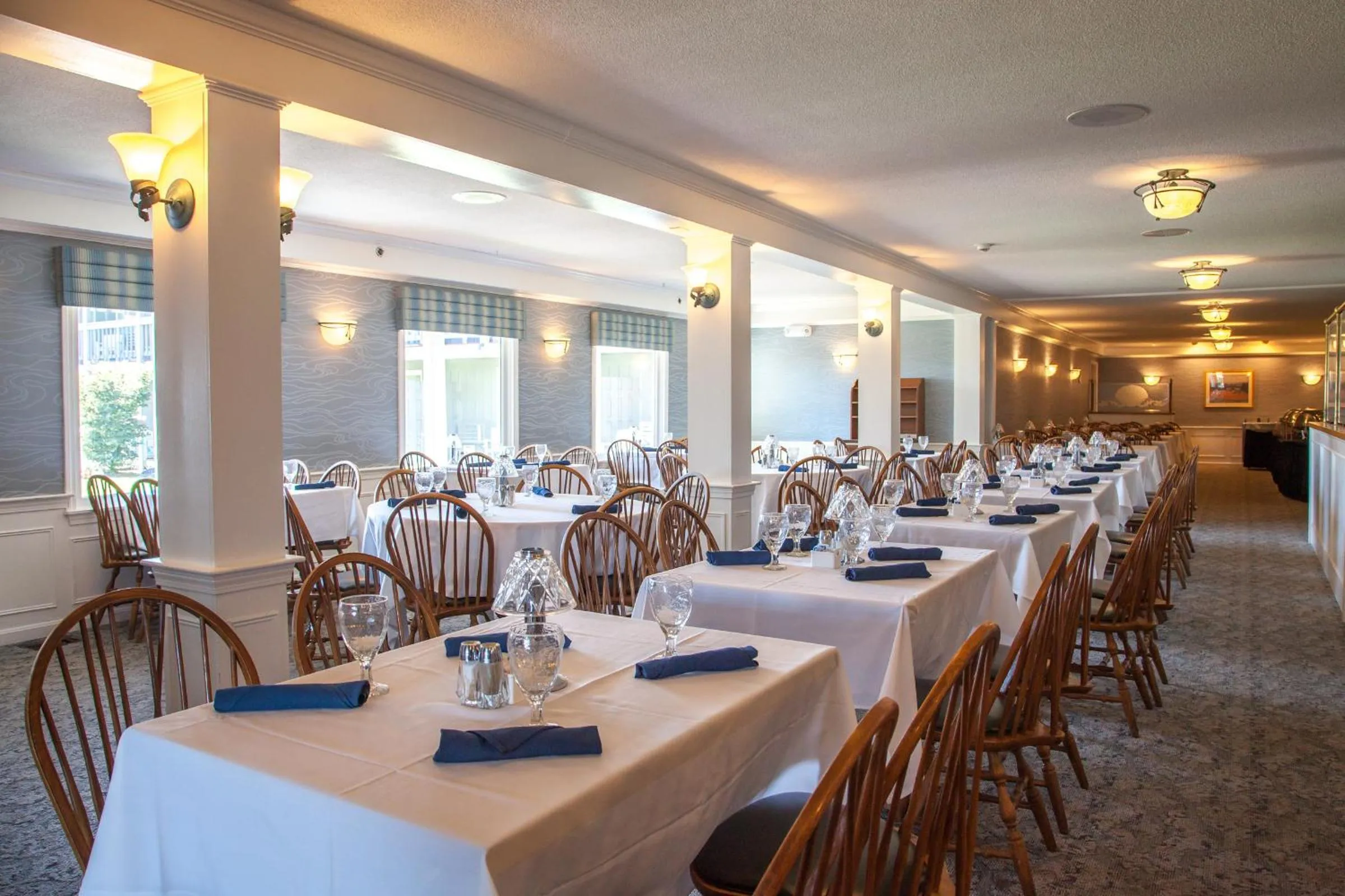 Restaurant/places to eat in Red Jacket Beach Resort