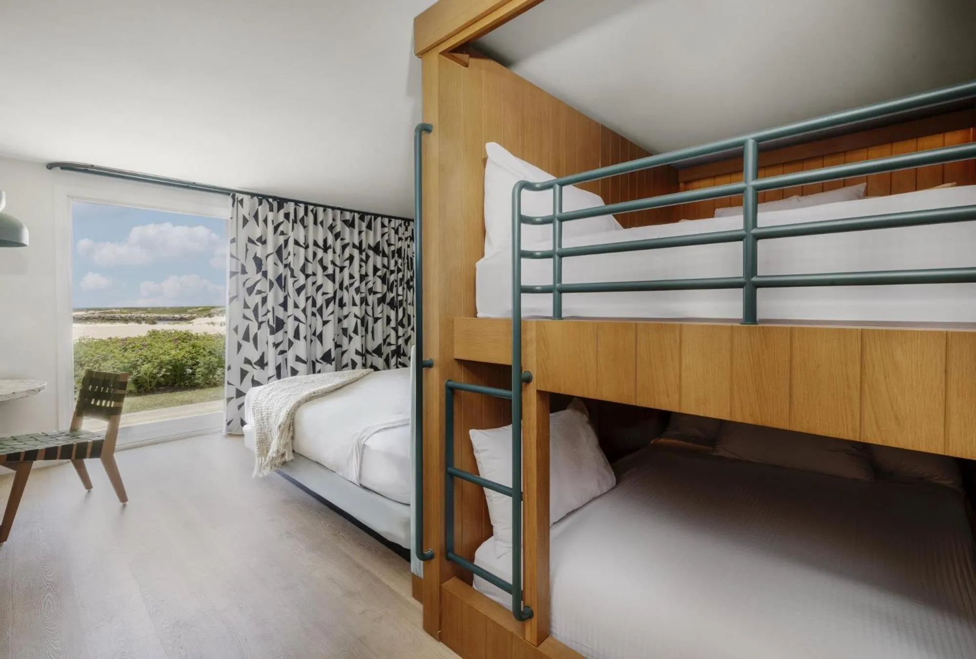 Bedroom, Bed in Red Jacket Beach Resort