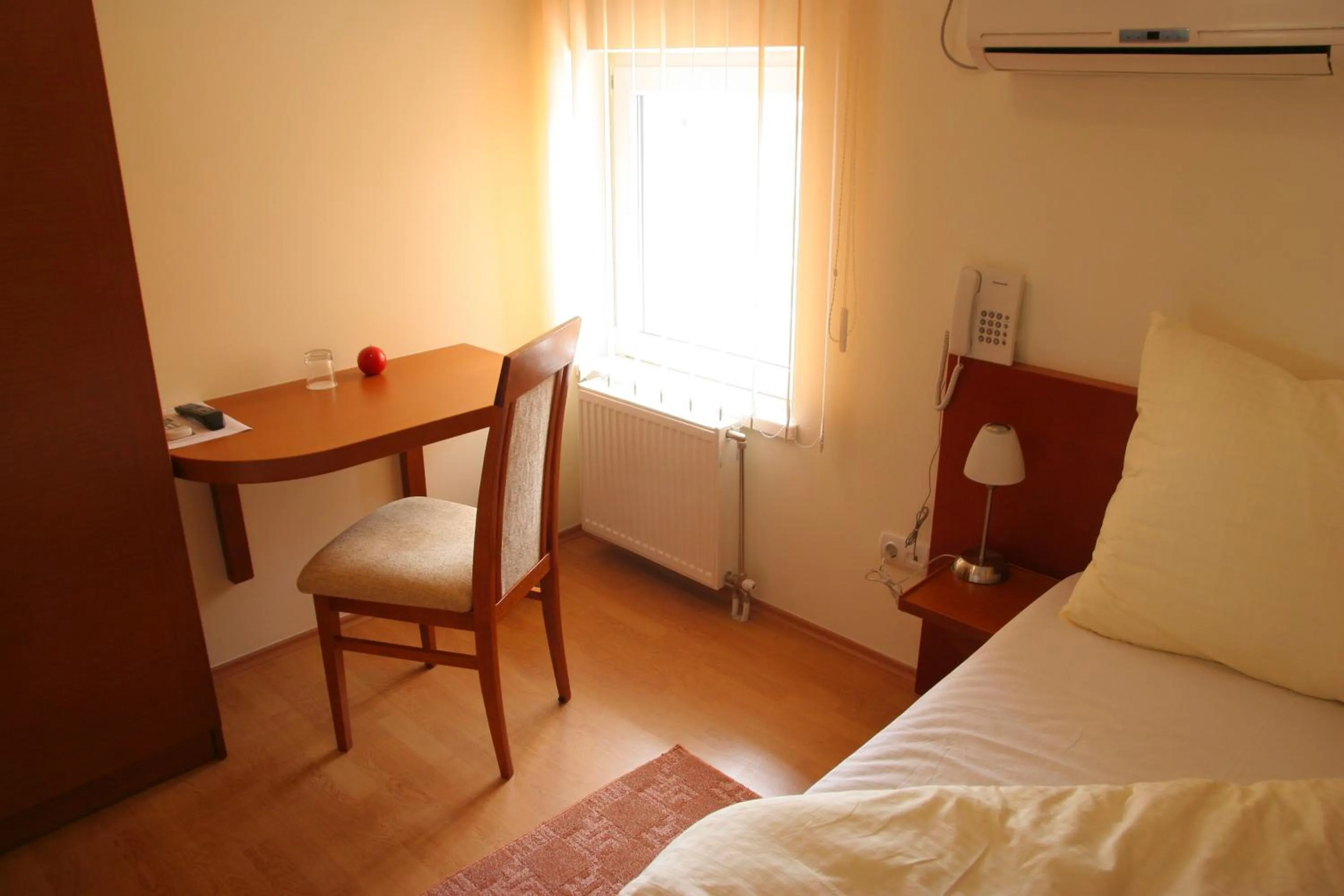 Photo of the whole room, Bed in Konak Požarevac