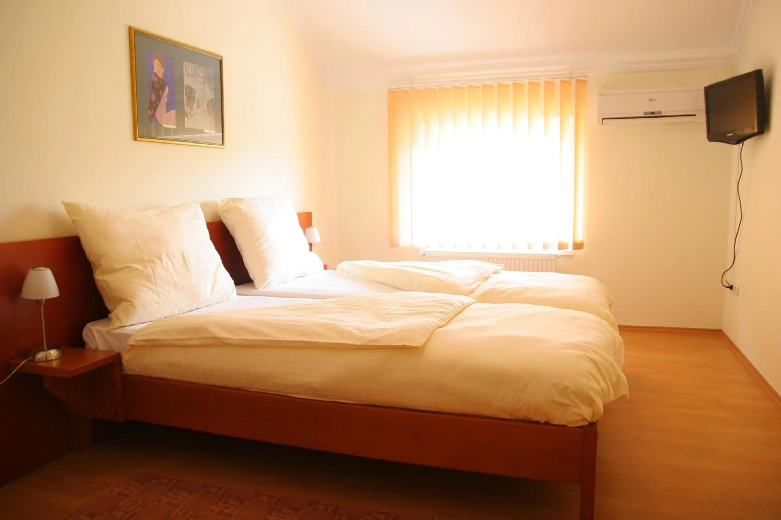 Photo of the whole room, Bed in Konak Požarevac