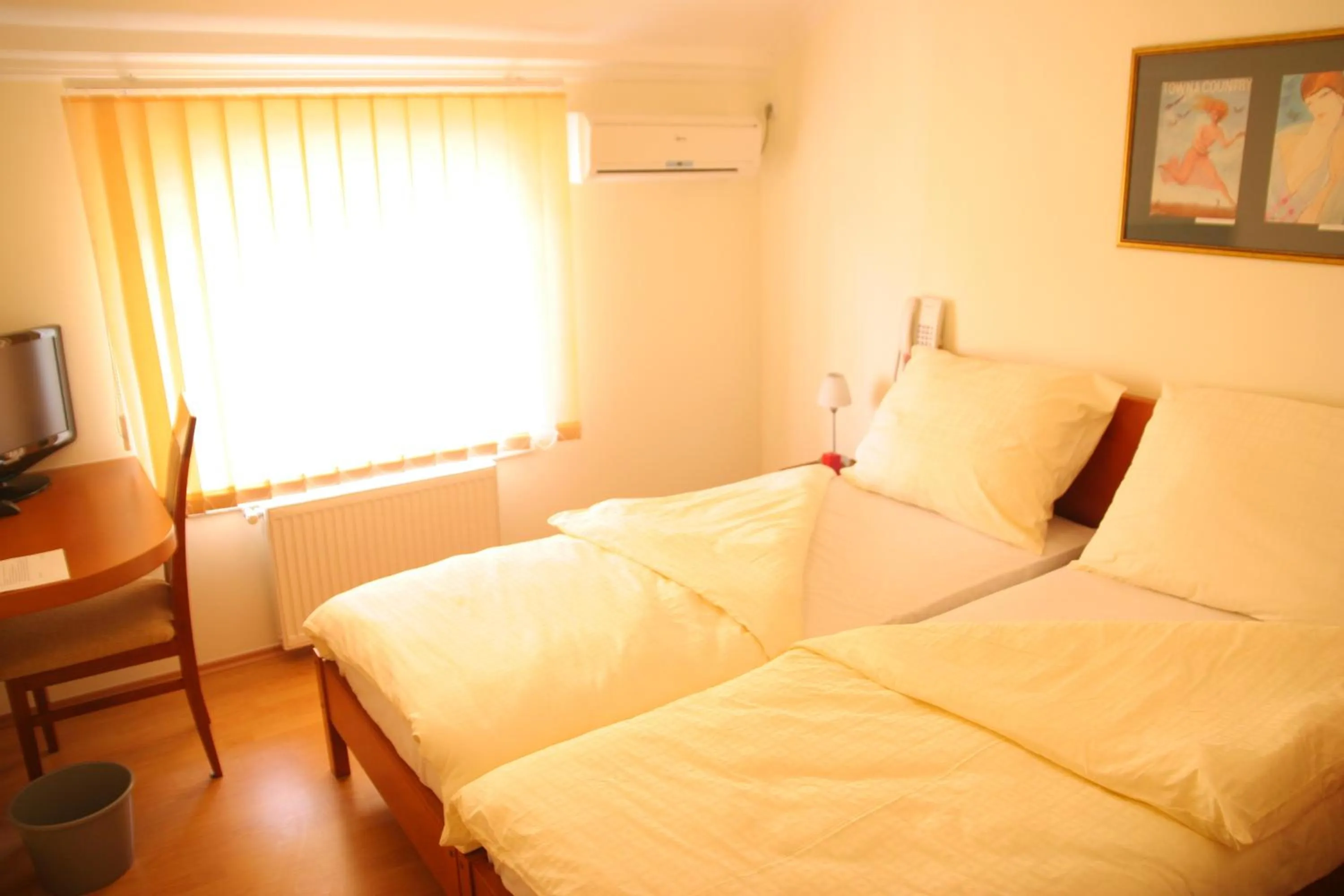 Photo of the whole room, Bed in Konak Požarevac