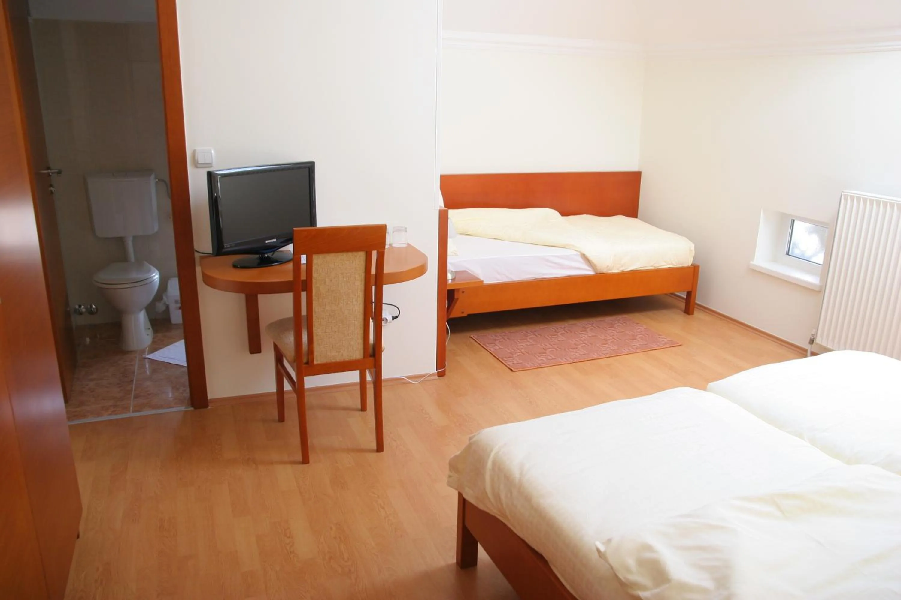 Photo of the whole room, Bed in Konak Požarevac