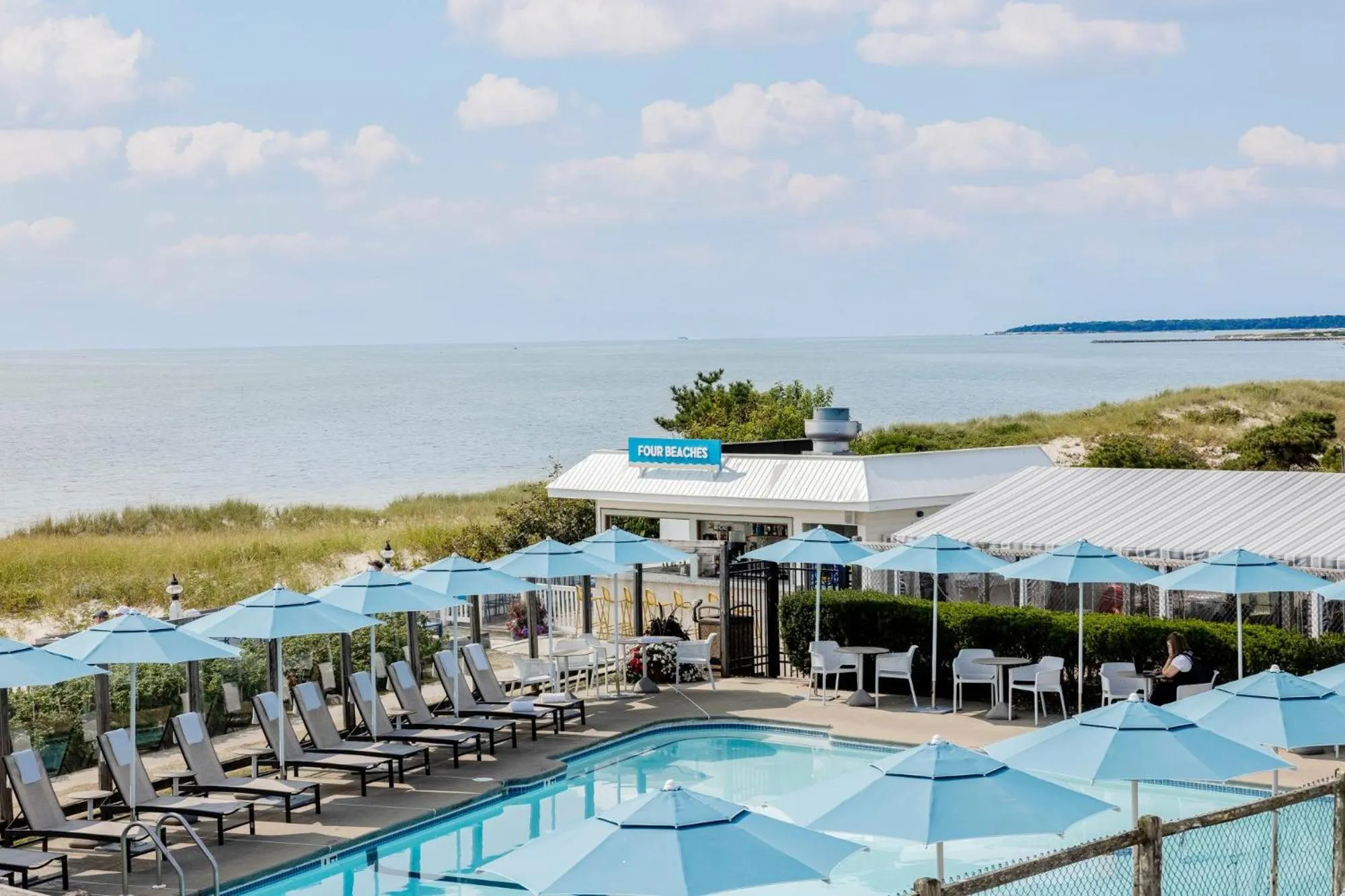 Restaurant/places to eat in Blue Water Resort