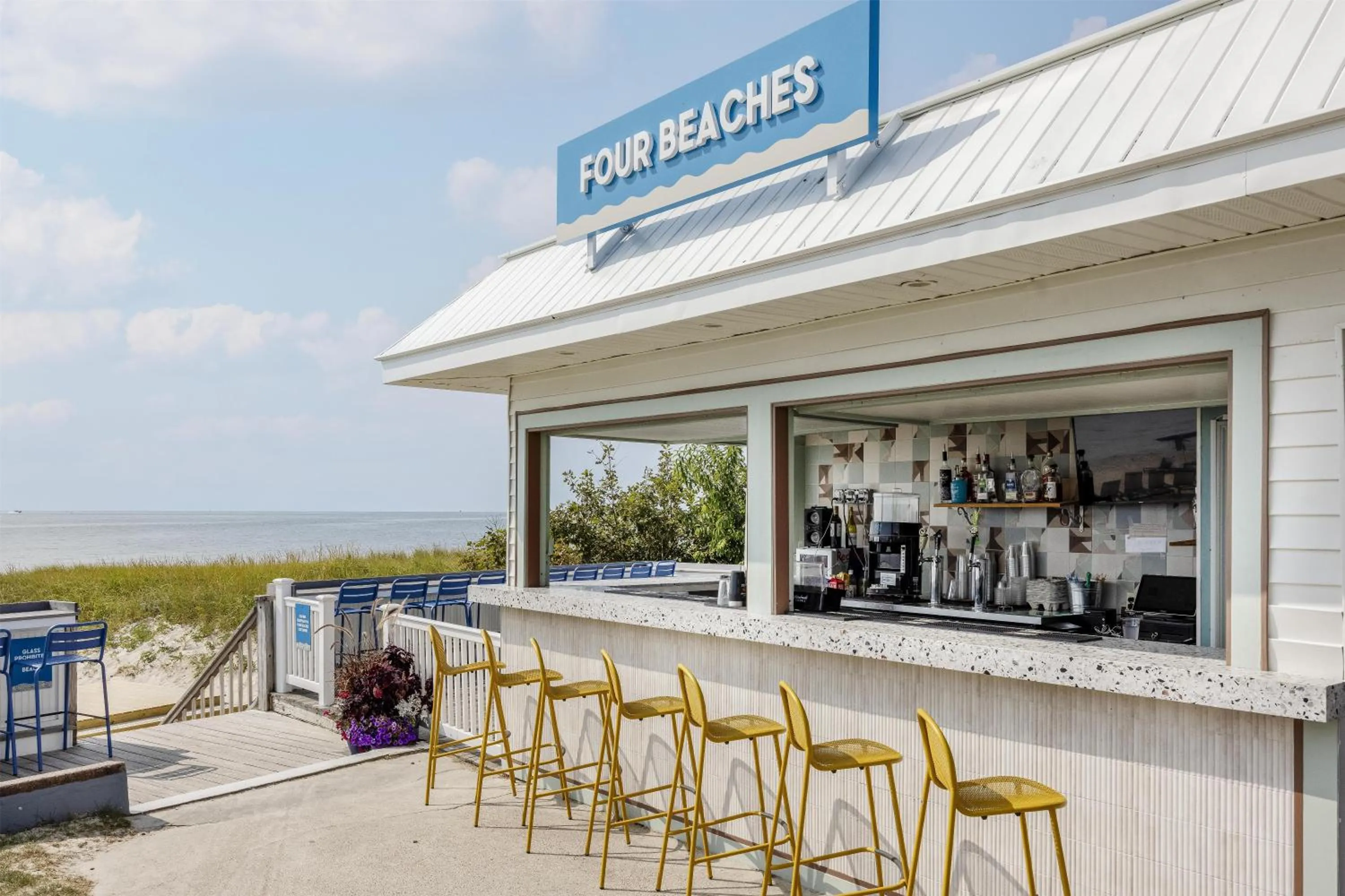 Restaurant/places to eat in Blue Water Resort