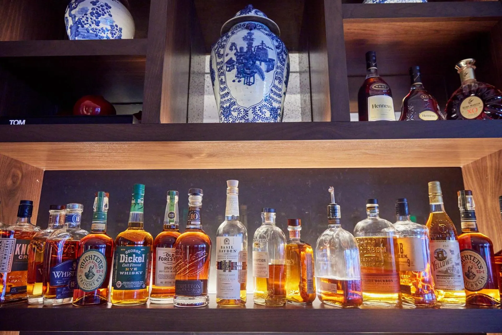 Lounge or bar in Beacon Hill Hotel