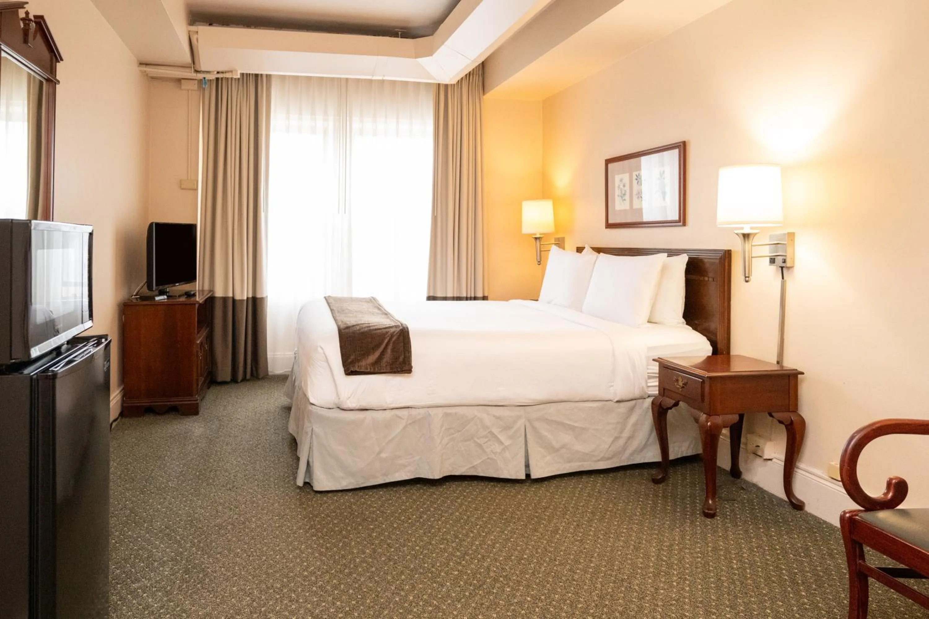 Bedroom, Bed in The Inn at Virginia Mason