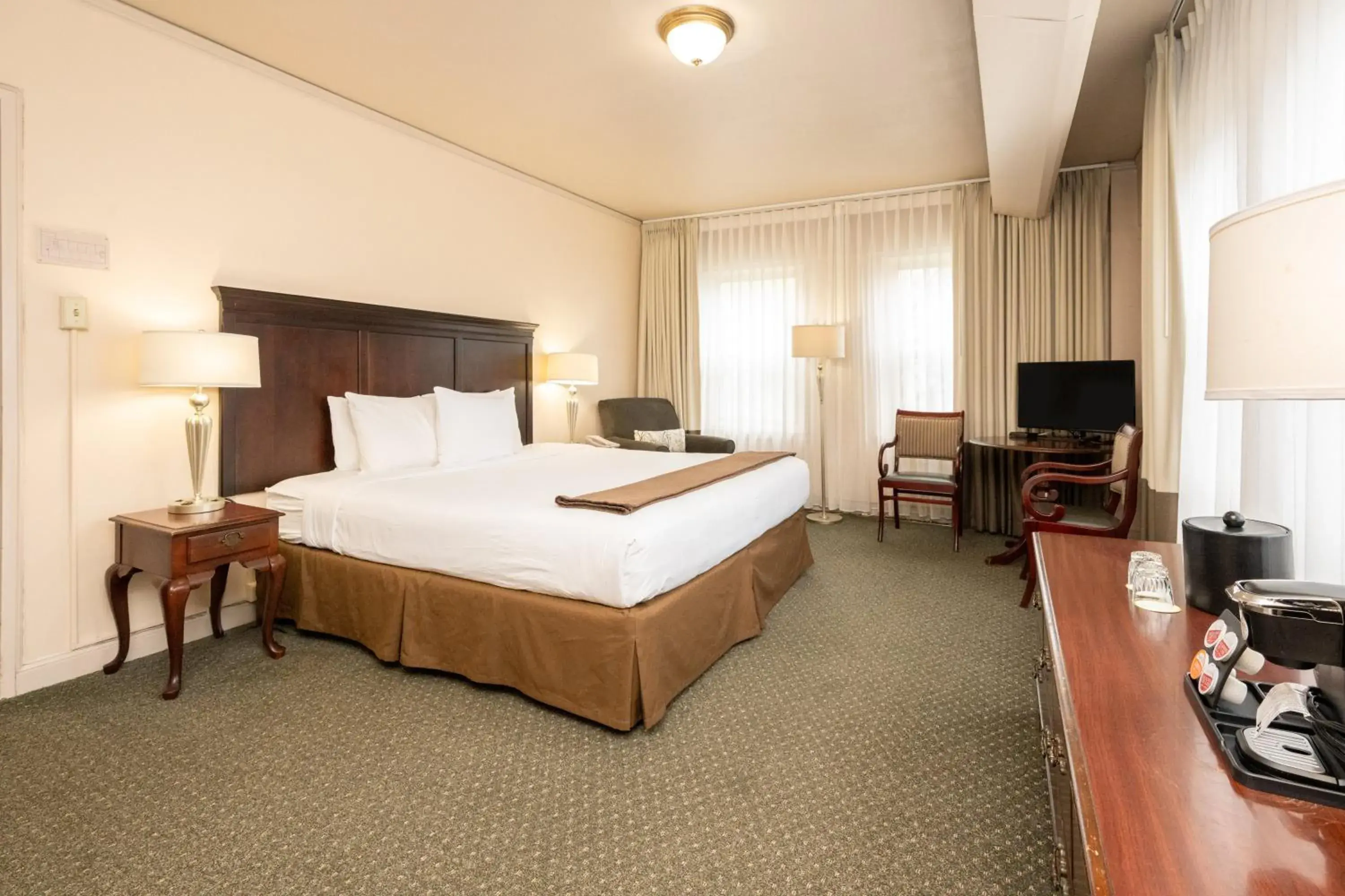 Deluxe King Room in The Inn at Virginia Mason Deluxe King Room in The Inn at Virginia Mason