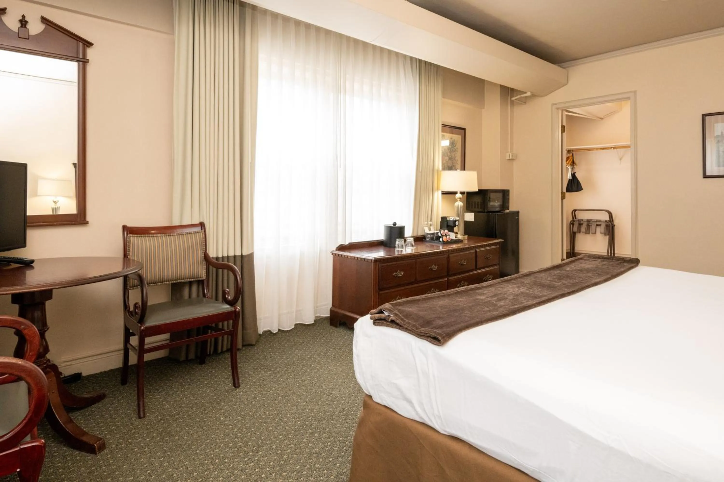 Bedroom, Bed in The Inn at Virginia Mason