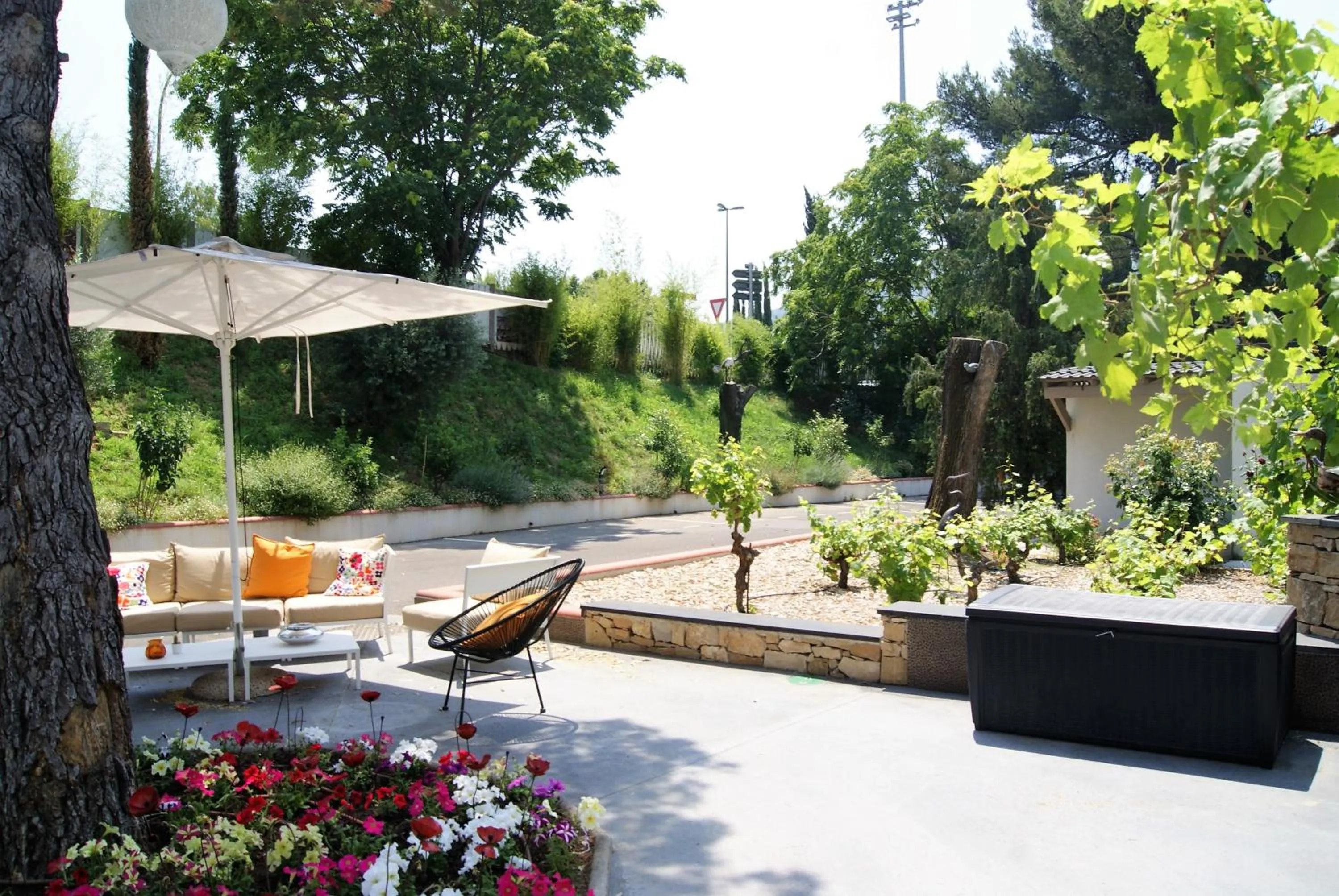 Patio in Appart' Hotel La Girafe Marseille Est - Porte d'Aubagne