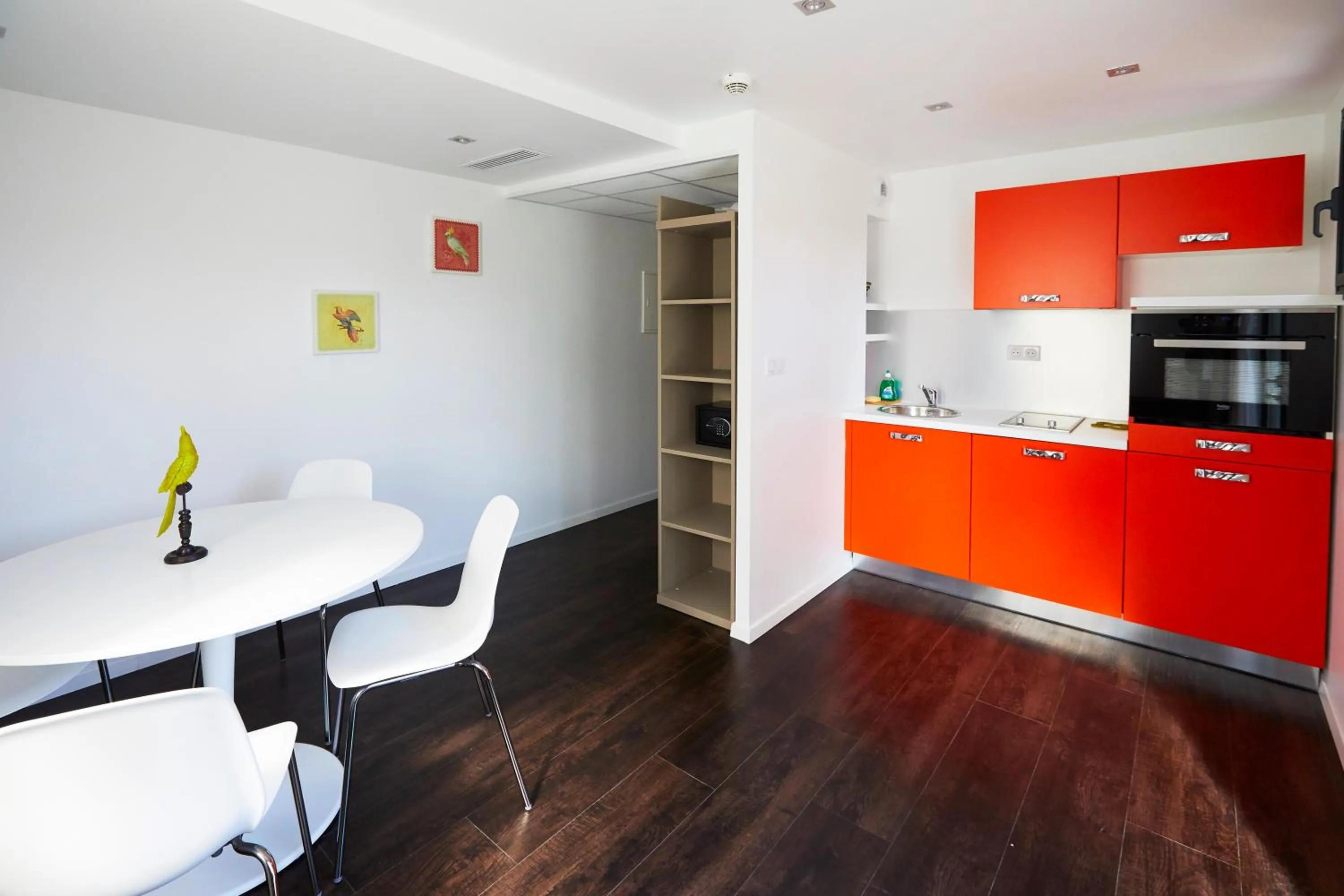 Kitchen or kitchenette in Appart' Hotel La Girafe Marseille Est - Porte d'Aubagne