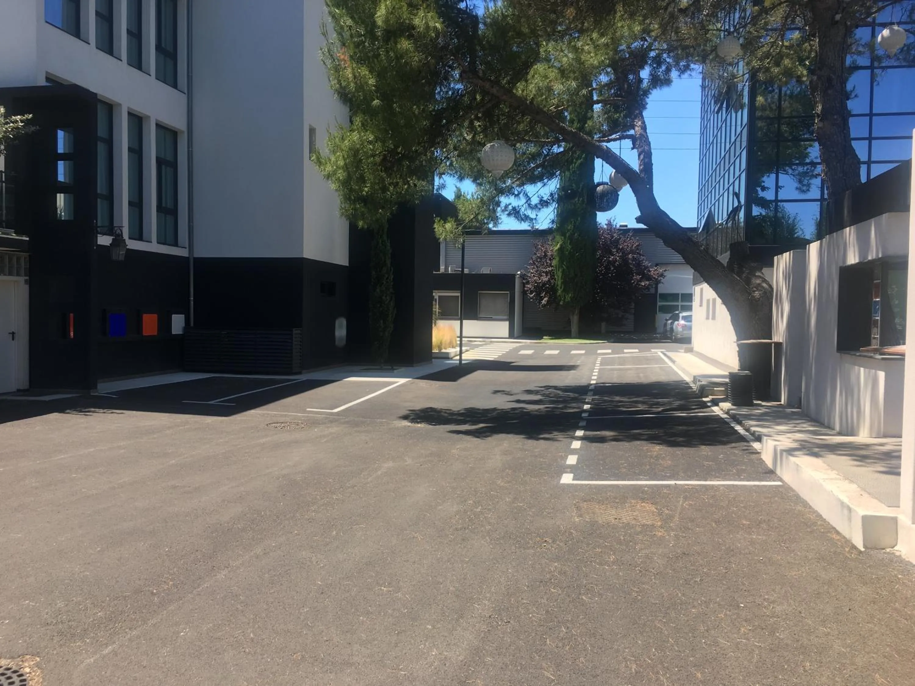 Parking in Appart' Hotel La Girafe Marseille Est - Porte d'Aubagne