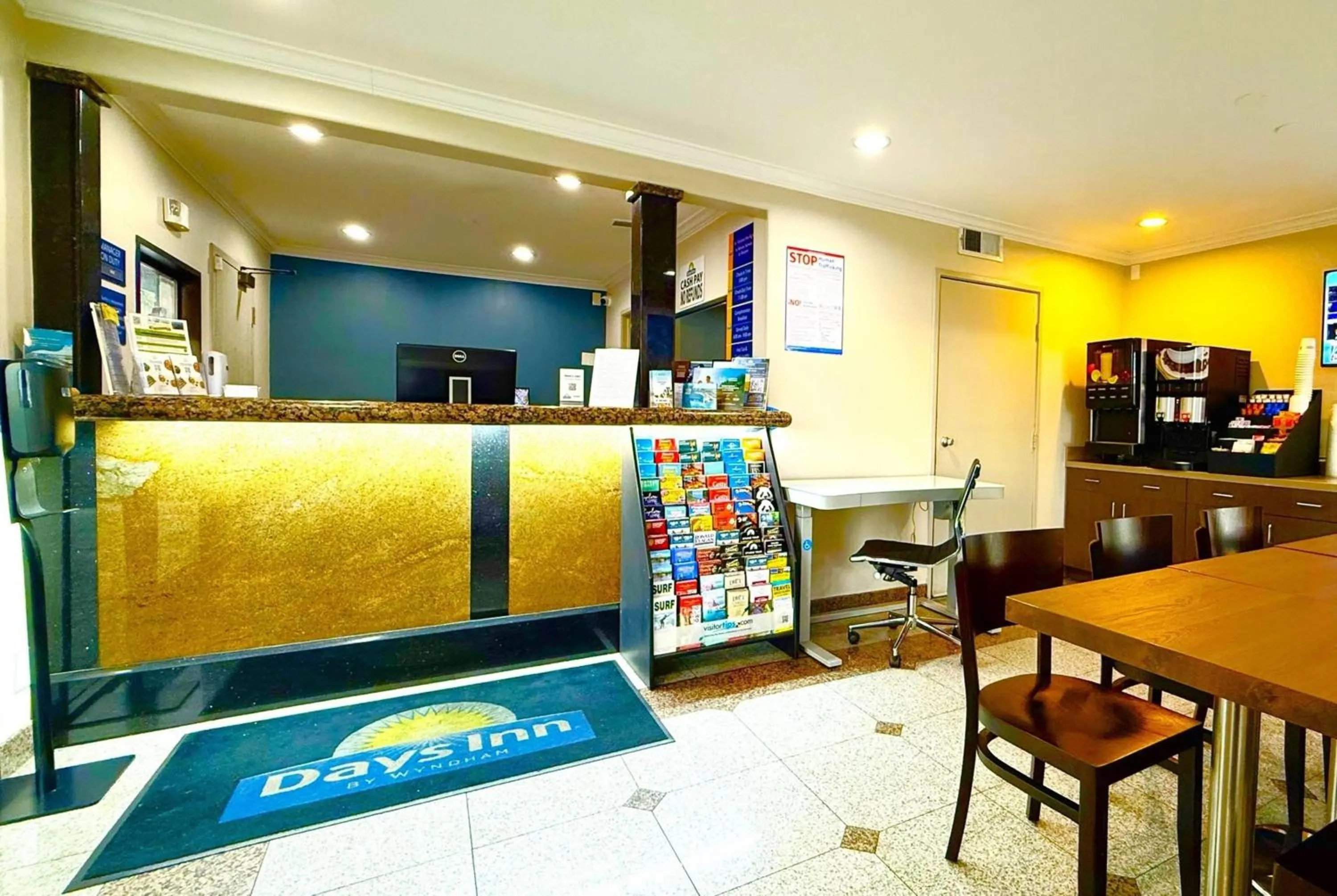 Lobby or reception in Days Inn by Wyndham Los Angeles LAX/ Redondo&ManhattanBeach