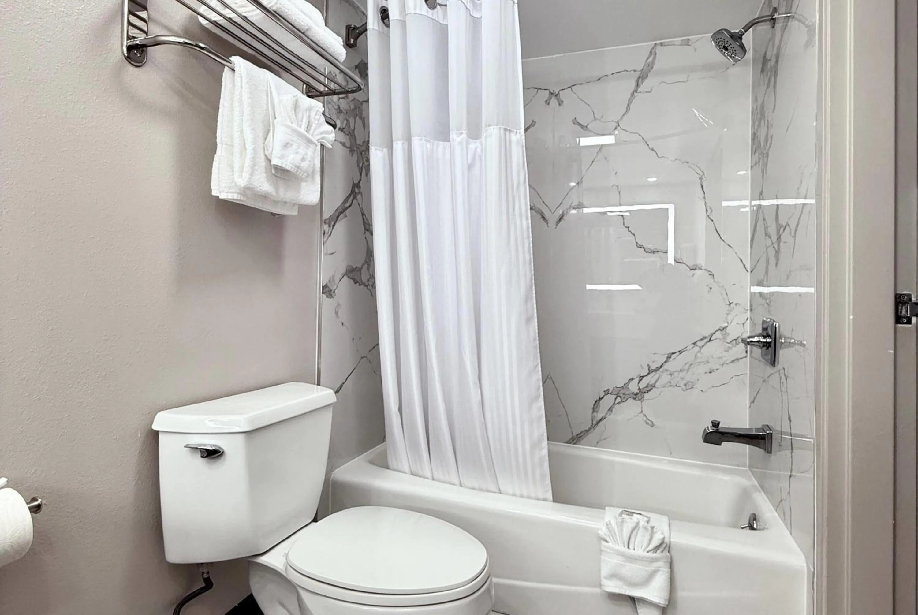 Bathroom in Days Inn by Wyndham Los Angeles LAX/ Redondo&ManhattanBeach