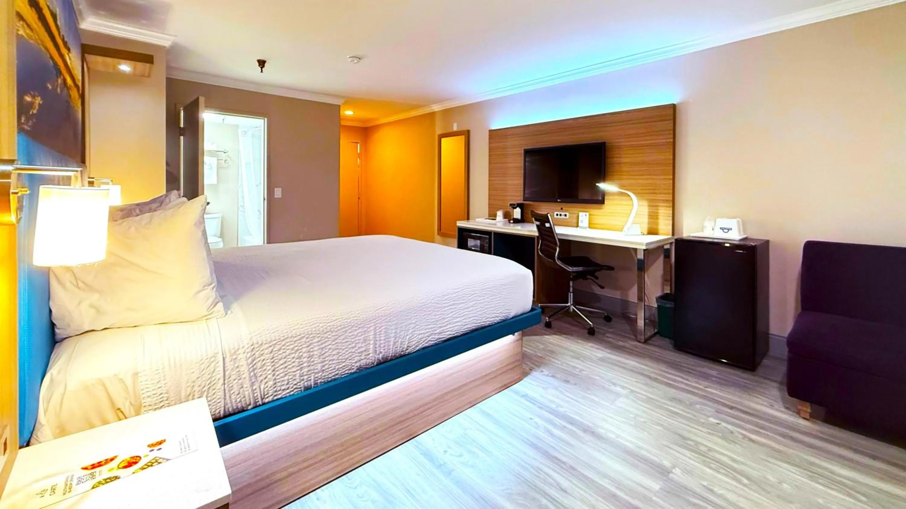 Bed in Days Inn by Wyndham Los Angeles LAX/ Redondo&ManhattanBeach