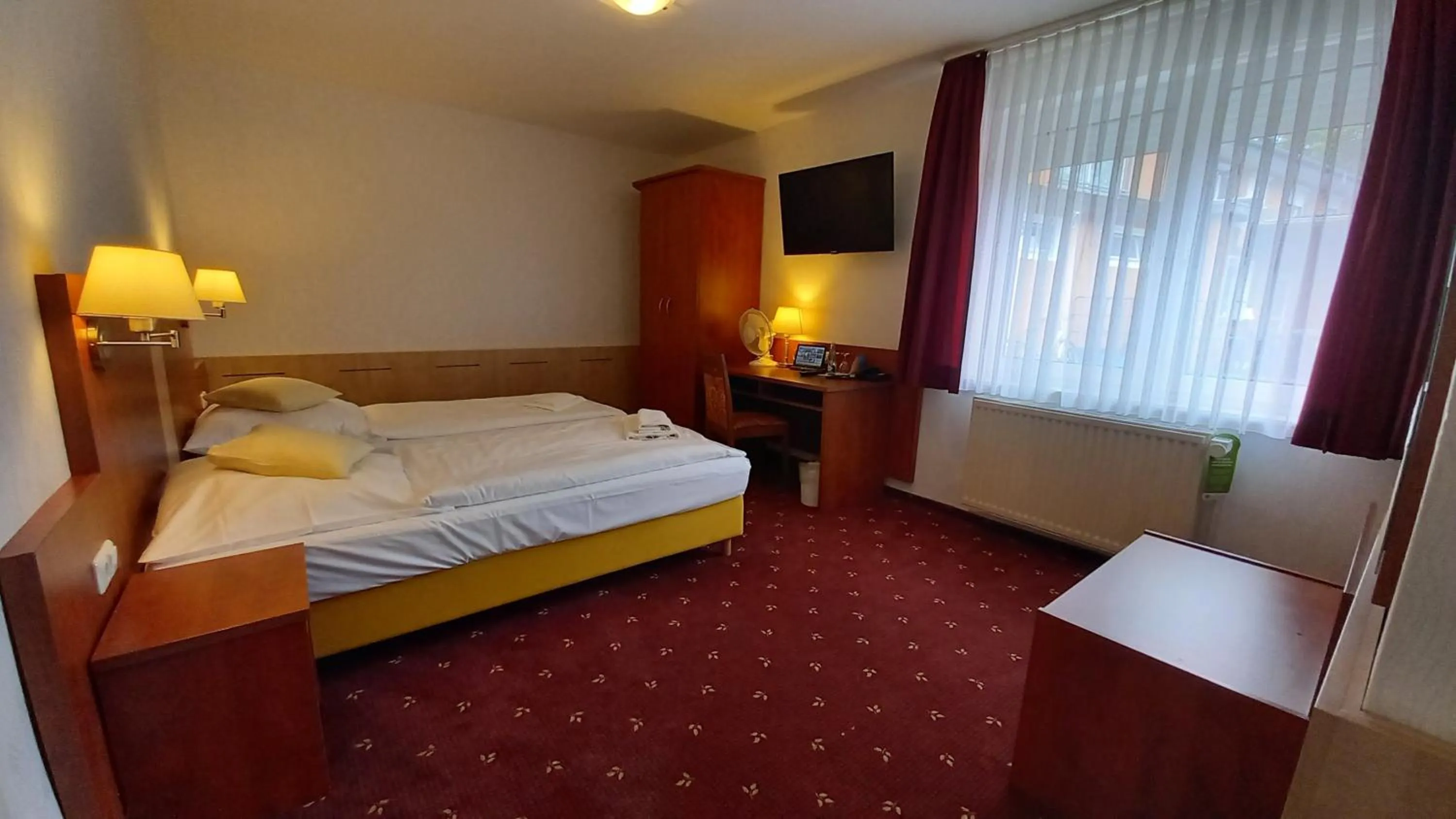 Photo of the whole room, Bed in Kräuterhotel & Restaurant Heidejäger
