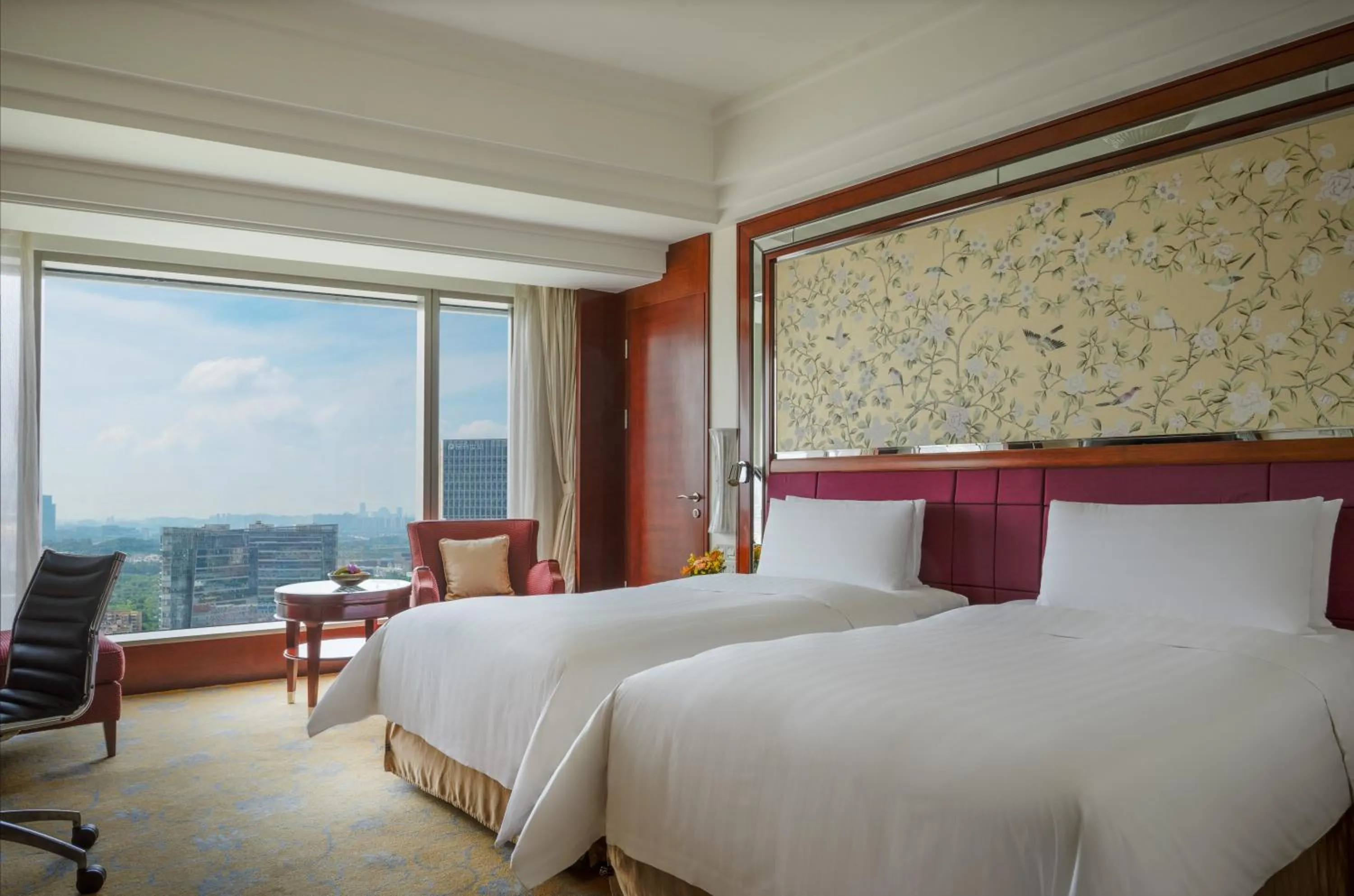 Photo of the whole room, Bed in Shangri-La Guangzhou