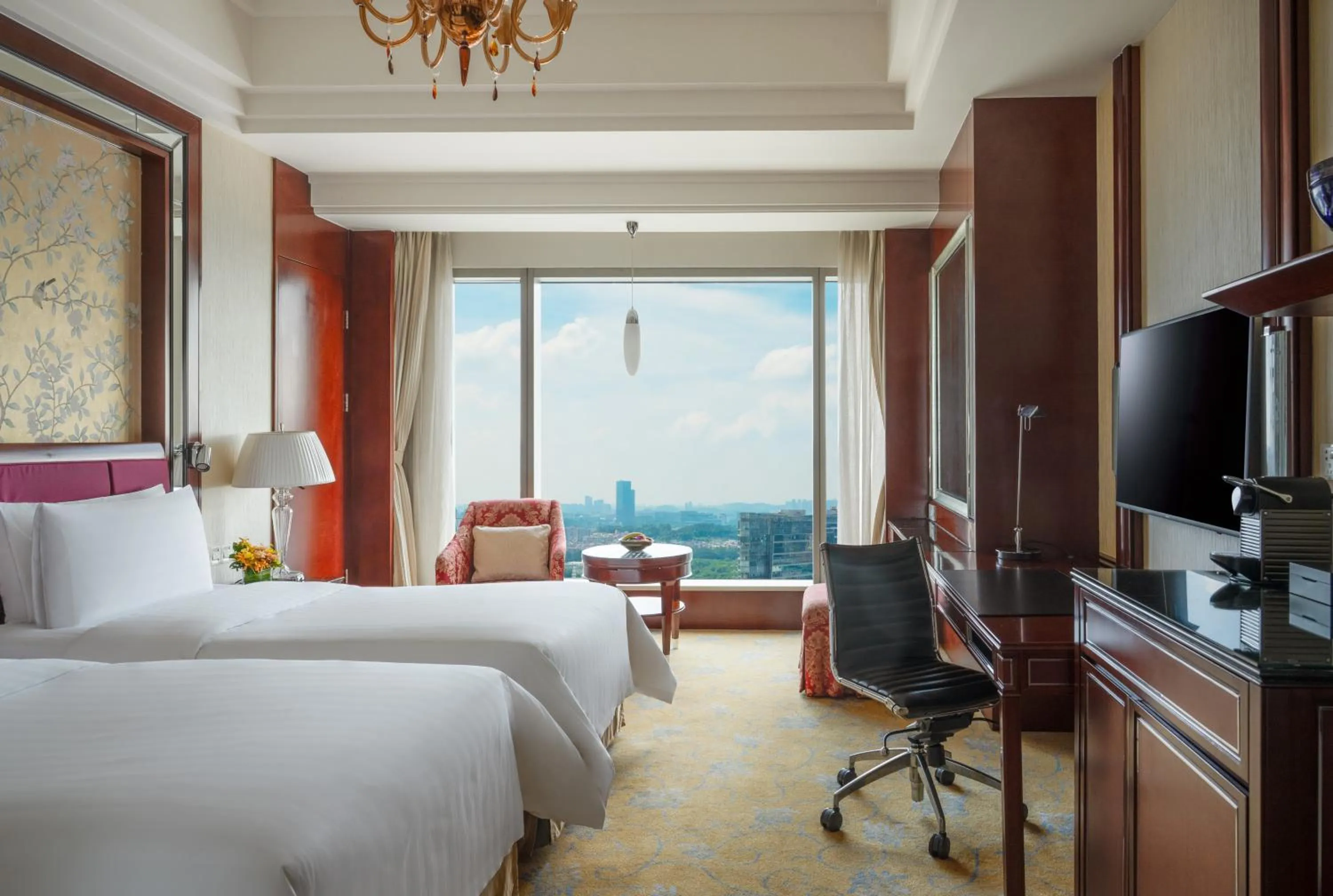 Photo of the whole room, Bed in Shangri-La Guangzhou