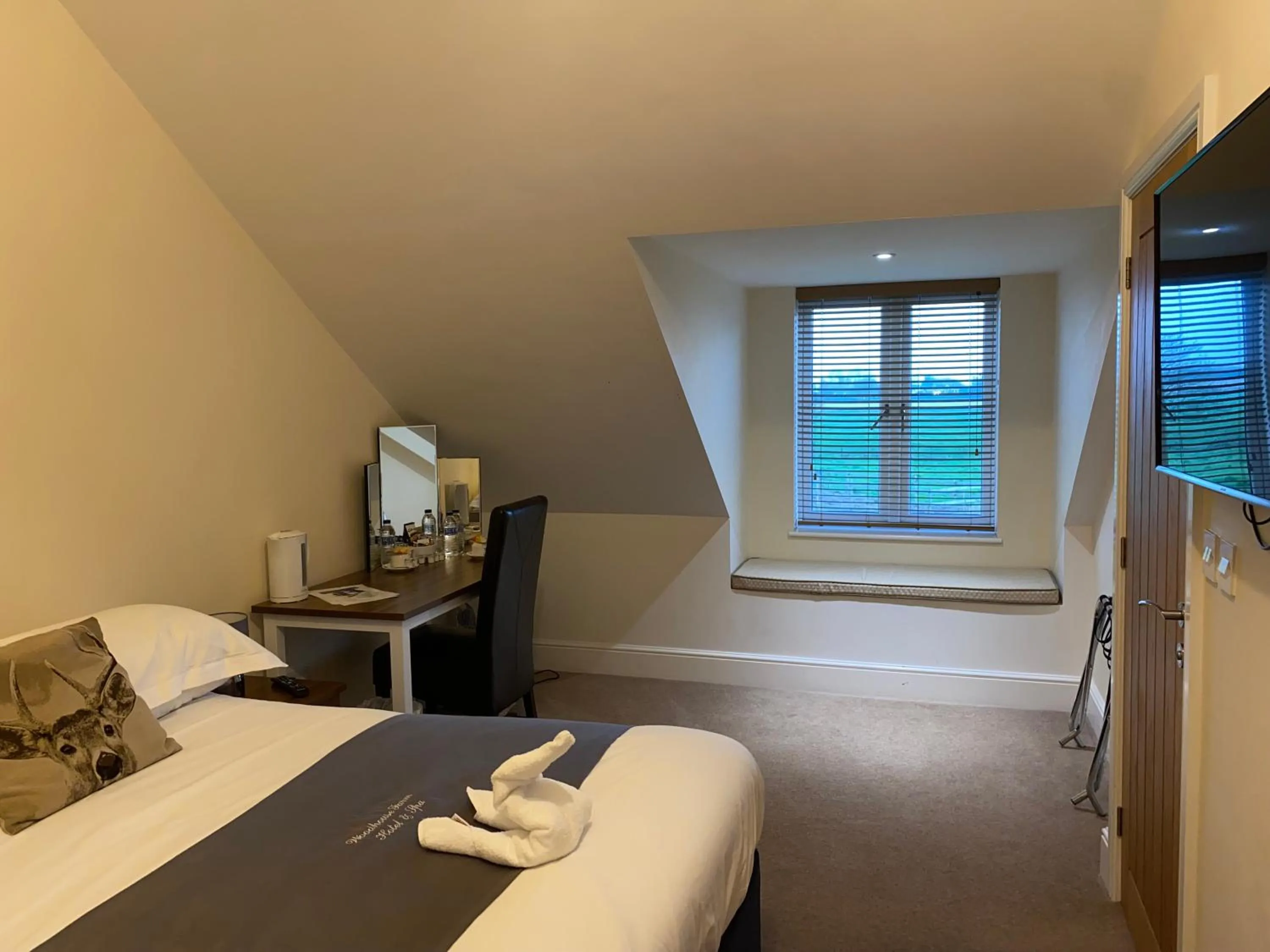 Photo of the whole room, Bed in Woodhouse Farm Lodge