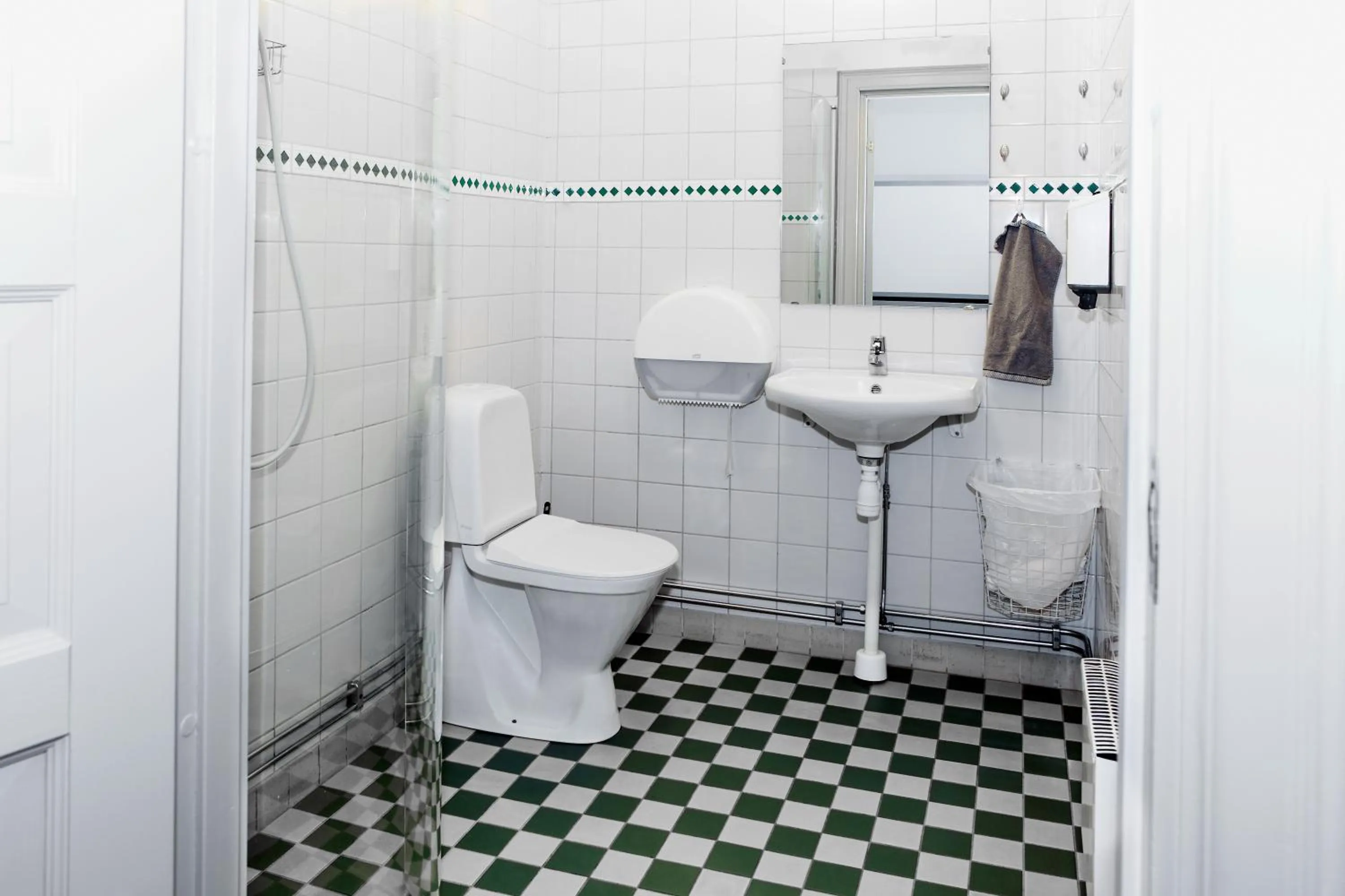 Shower in City Backpackers Hostel