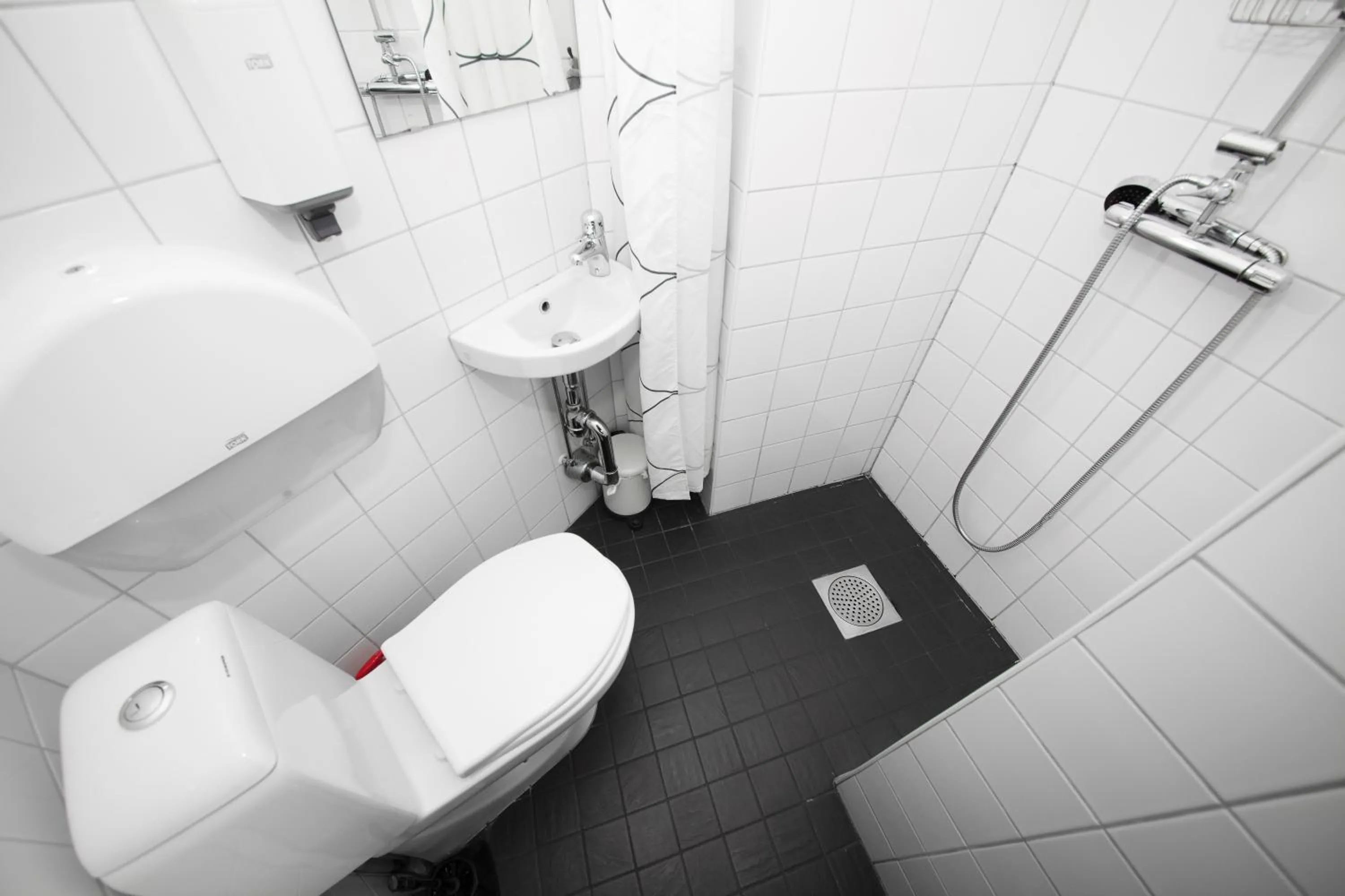 Shower in City Backpackers Hostel