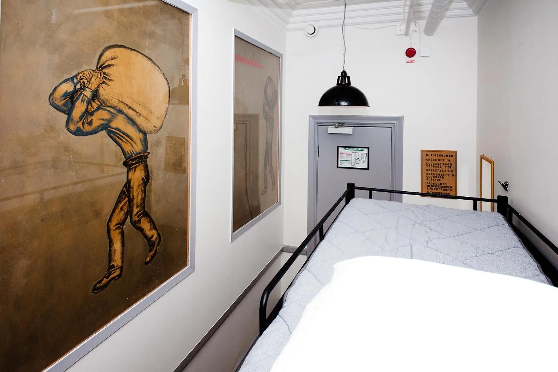 Decorative detail, Bed in City Backpackers Hostel