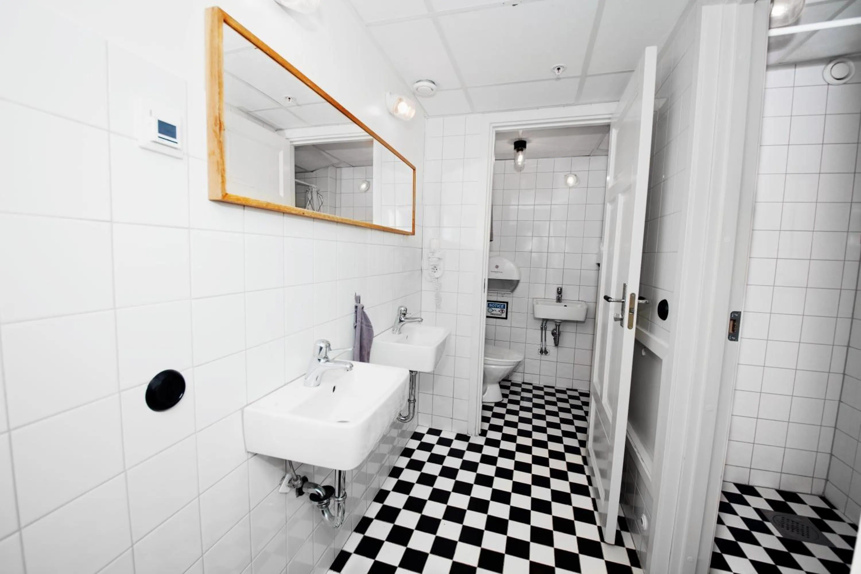 Shower in City Backpackers Hostel