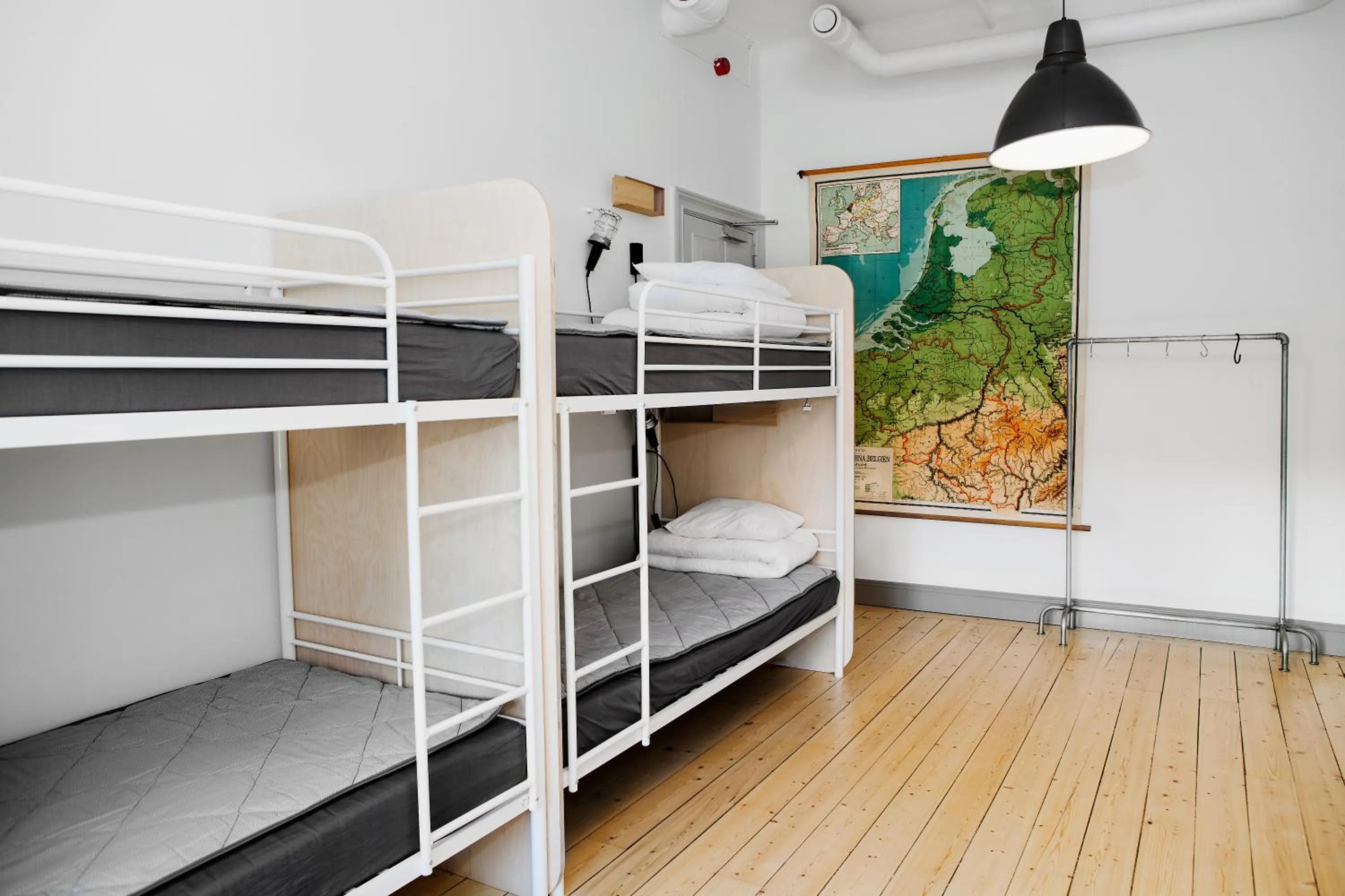 Bathroom, Bed in City Backpackers Hostel