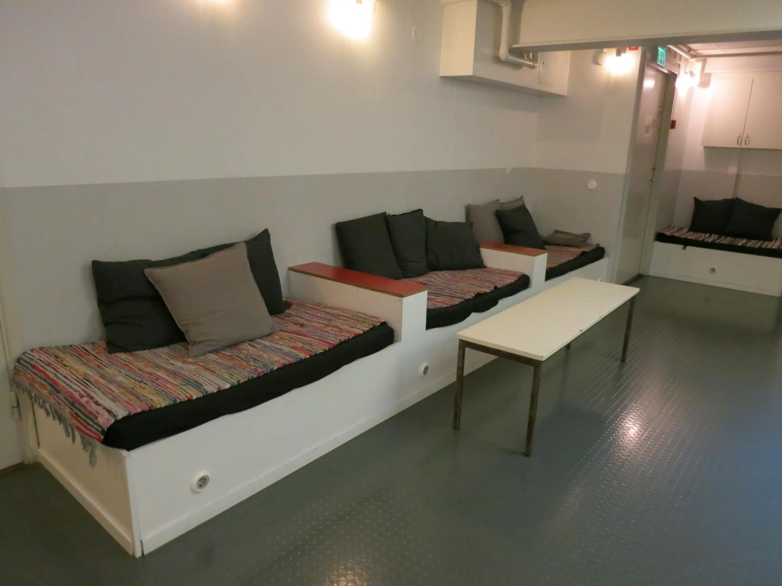 Communal lounge/ TV room in City Backpackers Hostel