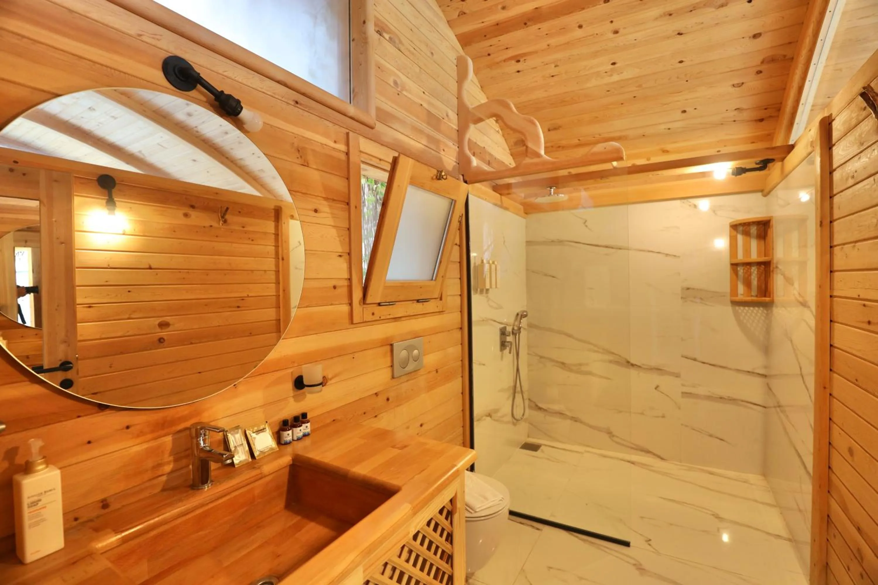 Shower in Seaview Faralya