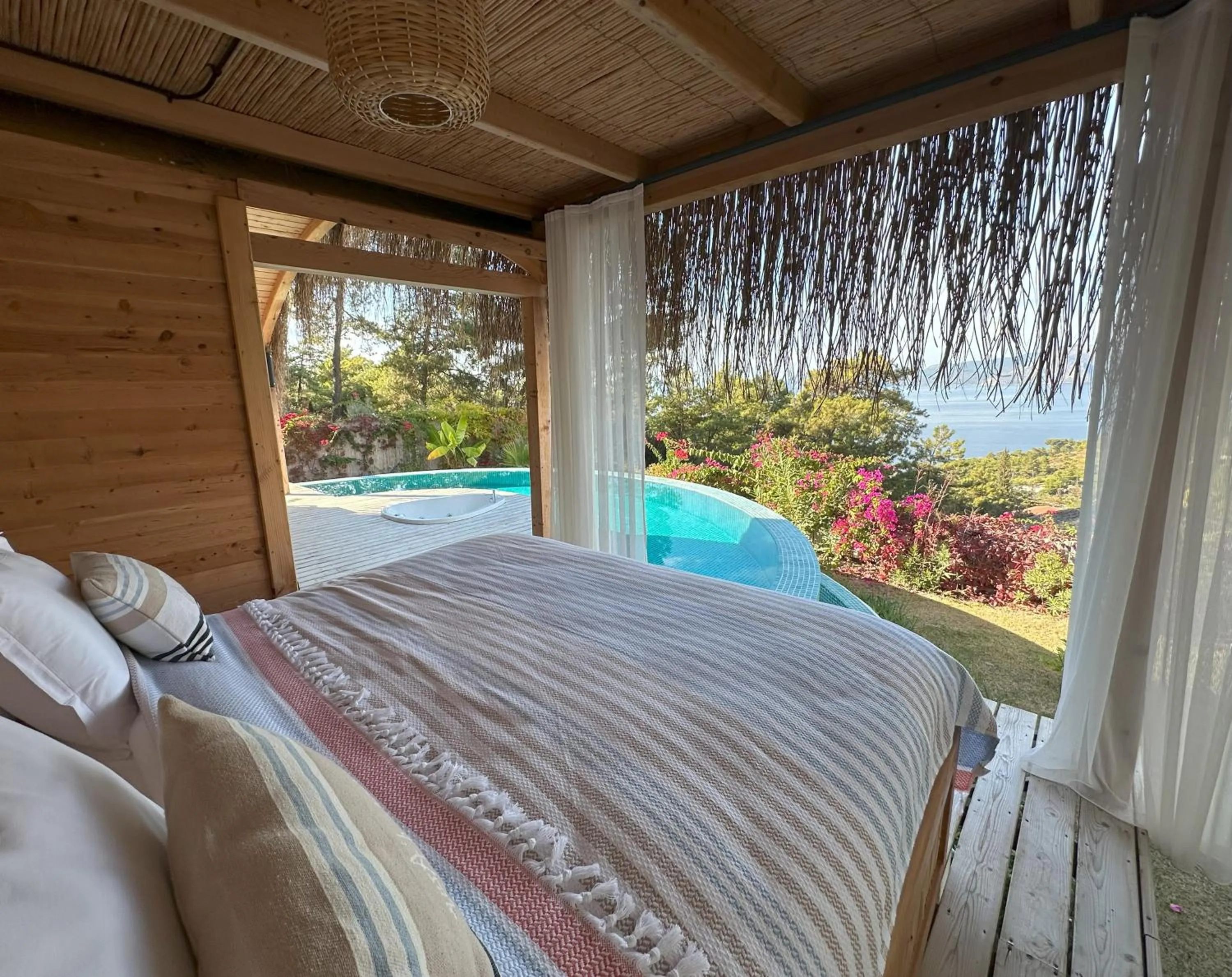 Bed in Seaview Faralya