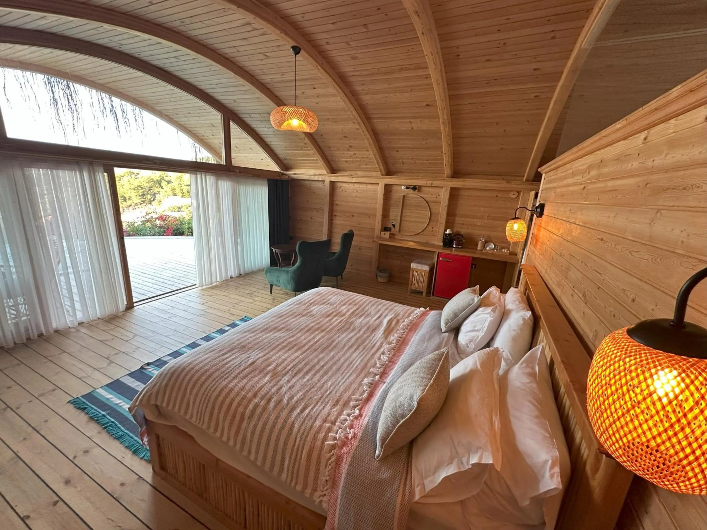 Photo of the whole room, Bed in Seaview Faralya